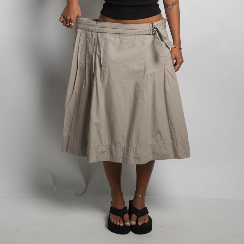 GREIGE BUCKLE MIDI SKIRT
