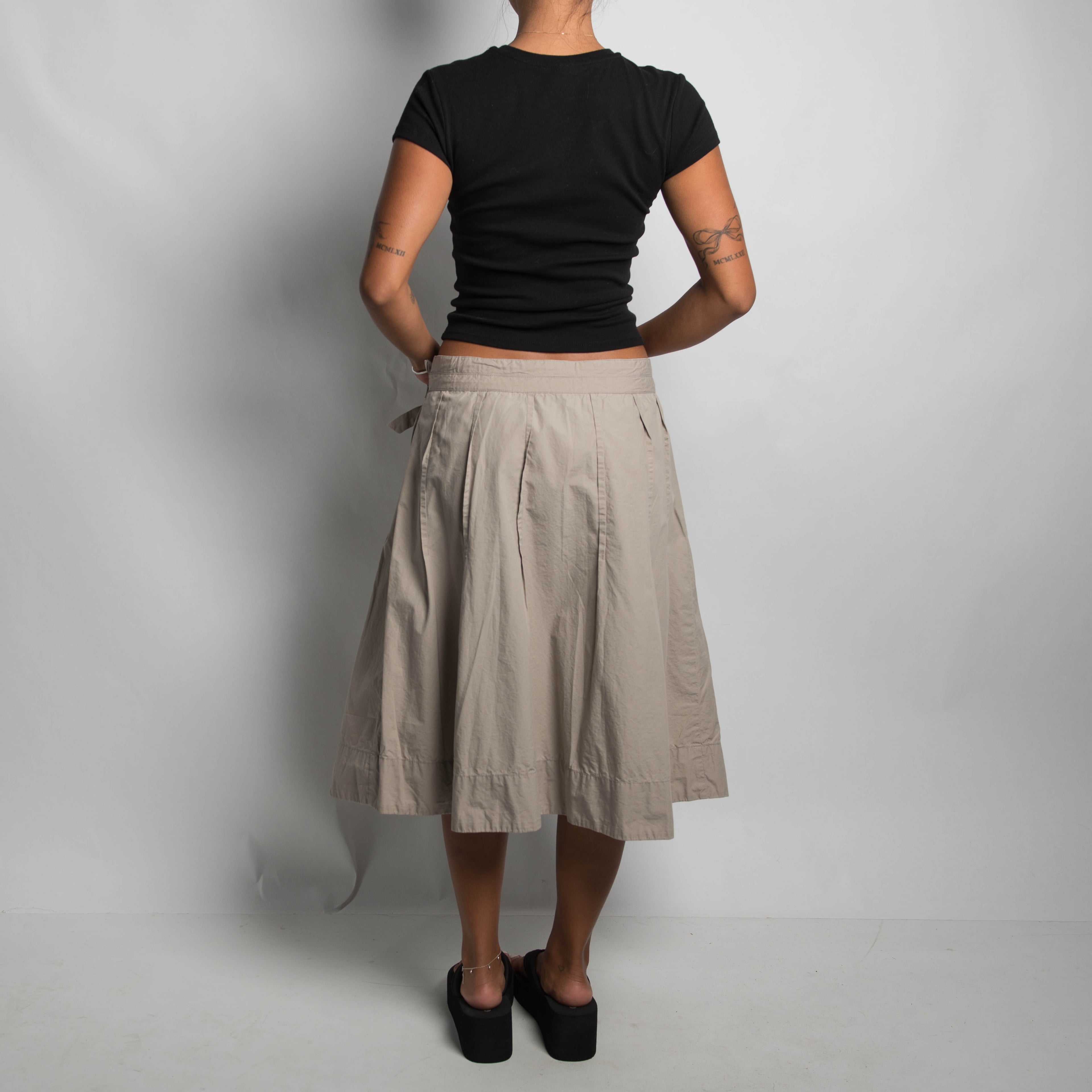 GREIGE BUCKLE MIDI SKIRT