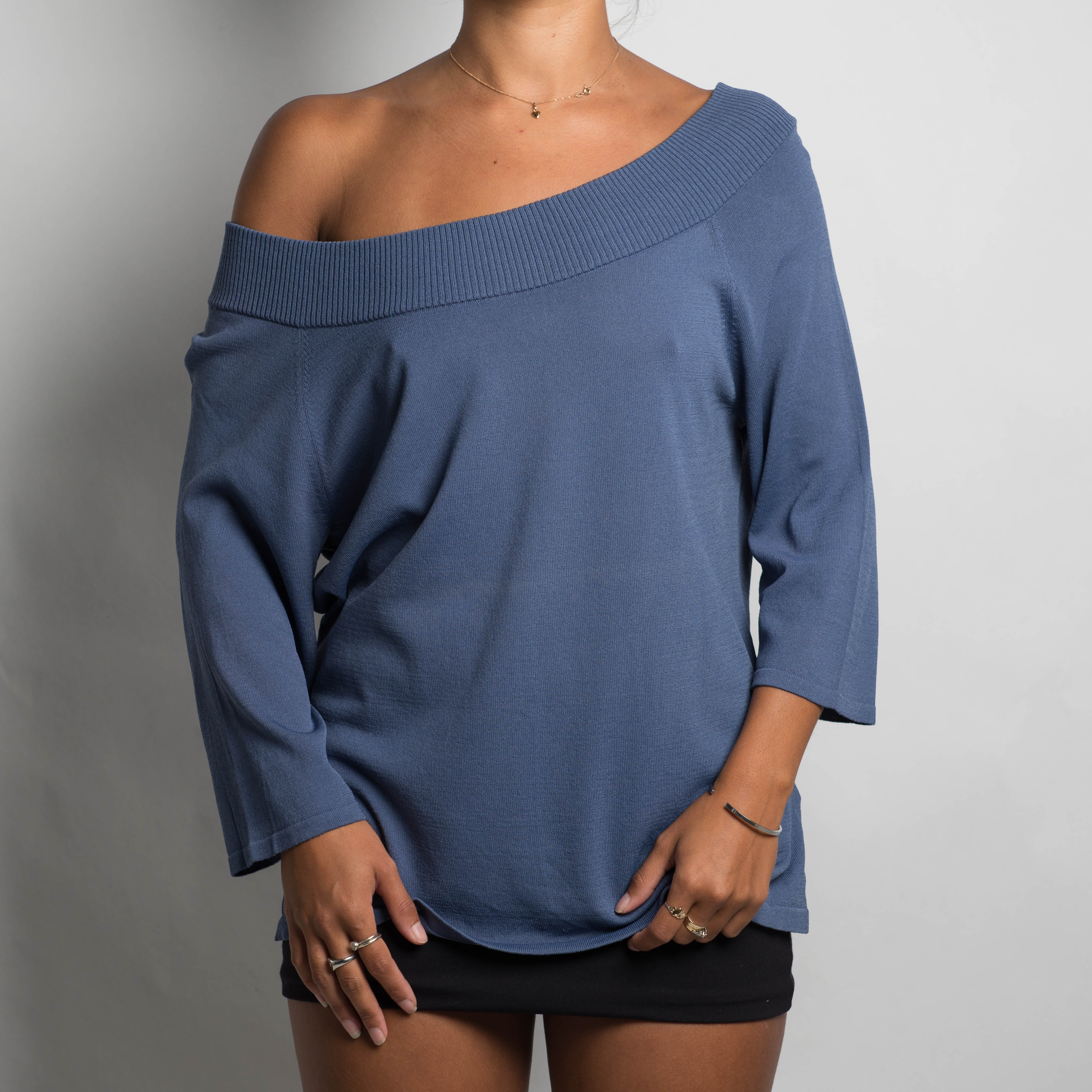 BLUE KNIT LONG SLEEVE TOP