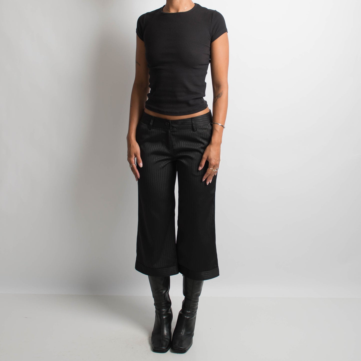 BLACK BOOTCUT CAPRI TROUSERS