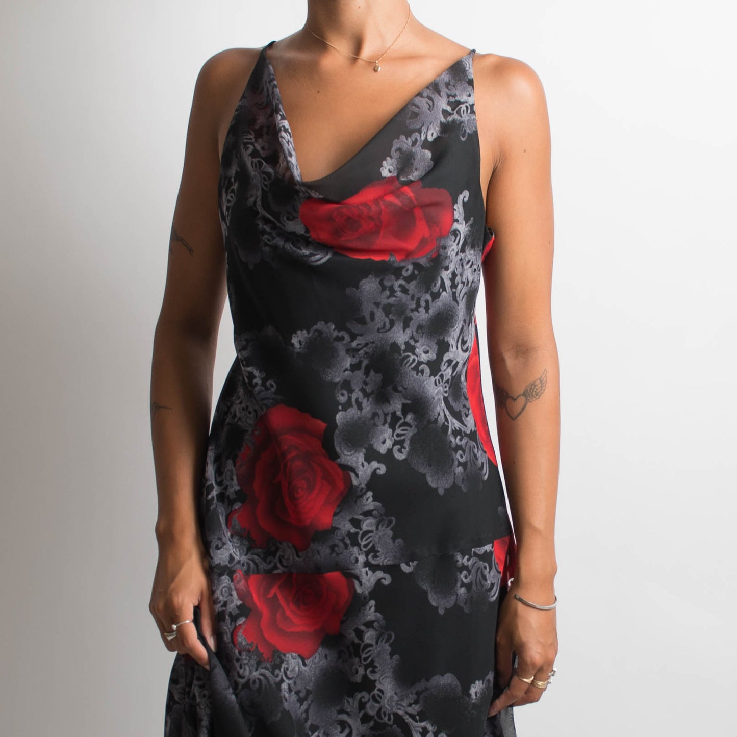 ROBE DE SOIRÉE FLORALE ASYMÉTRIQUE