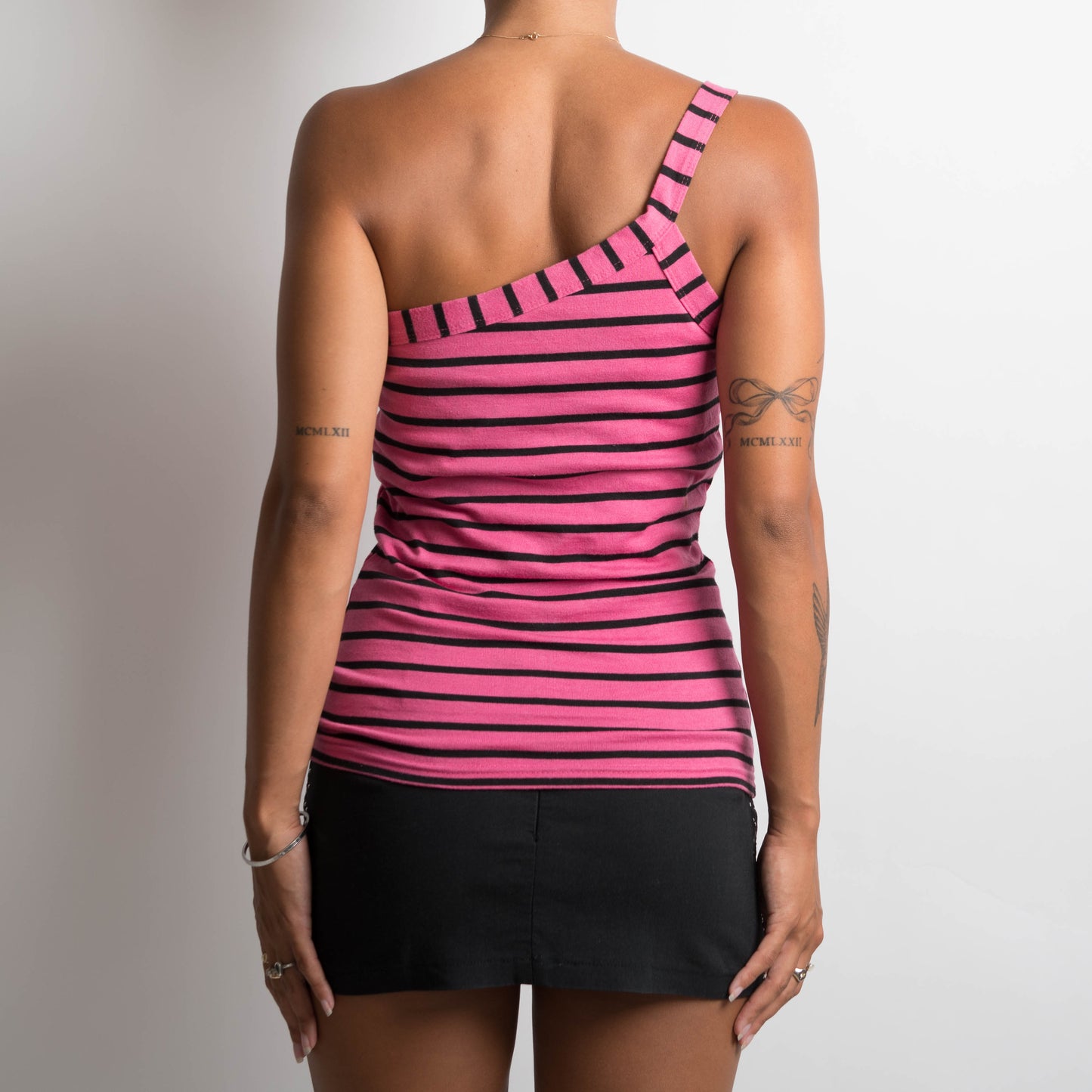 STRIPED ONE SHOULDER TOP