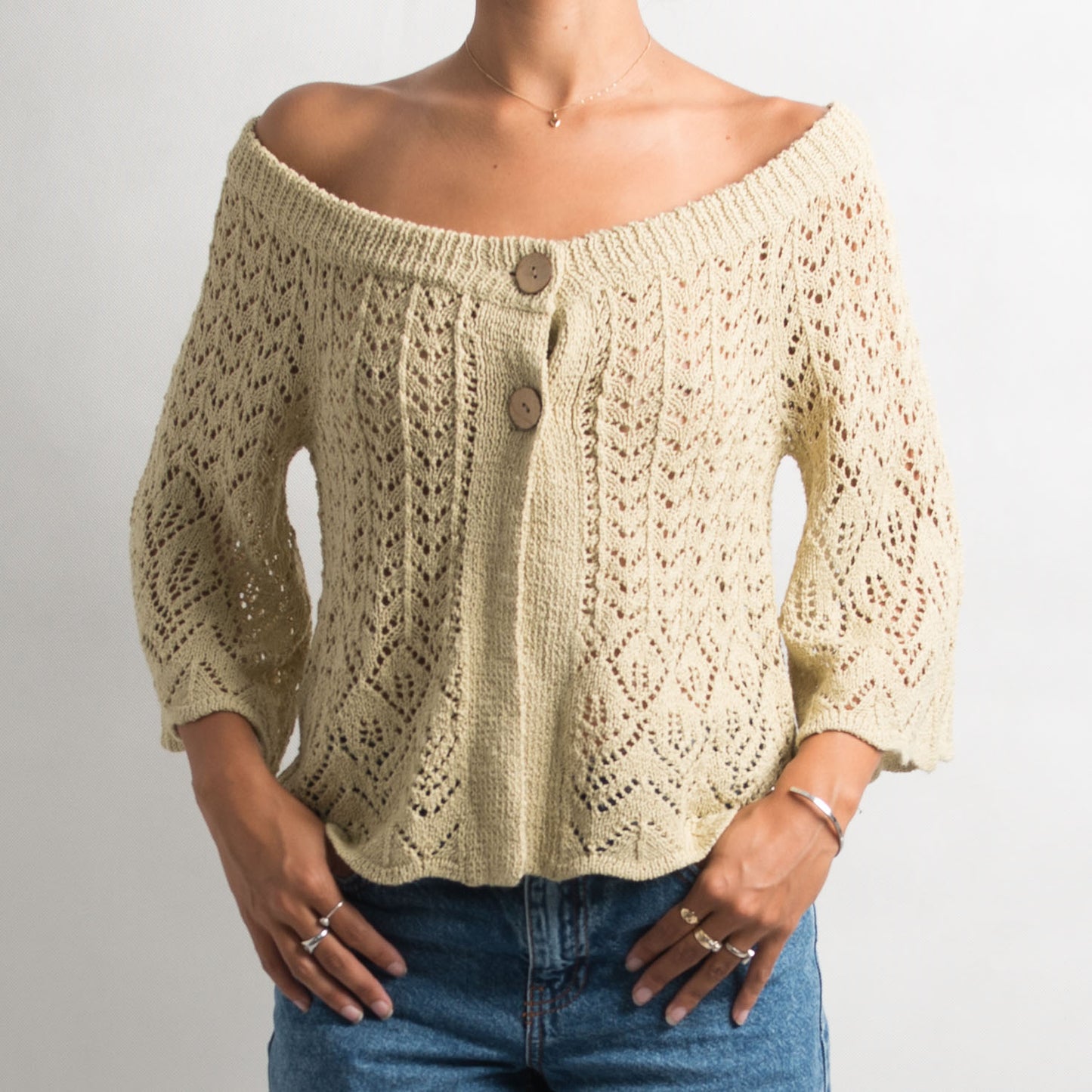 TRICOT AU CROCHET À ÉPAULES DÉNUDÉES