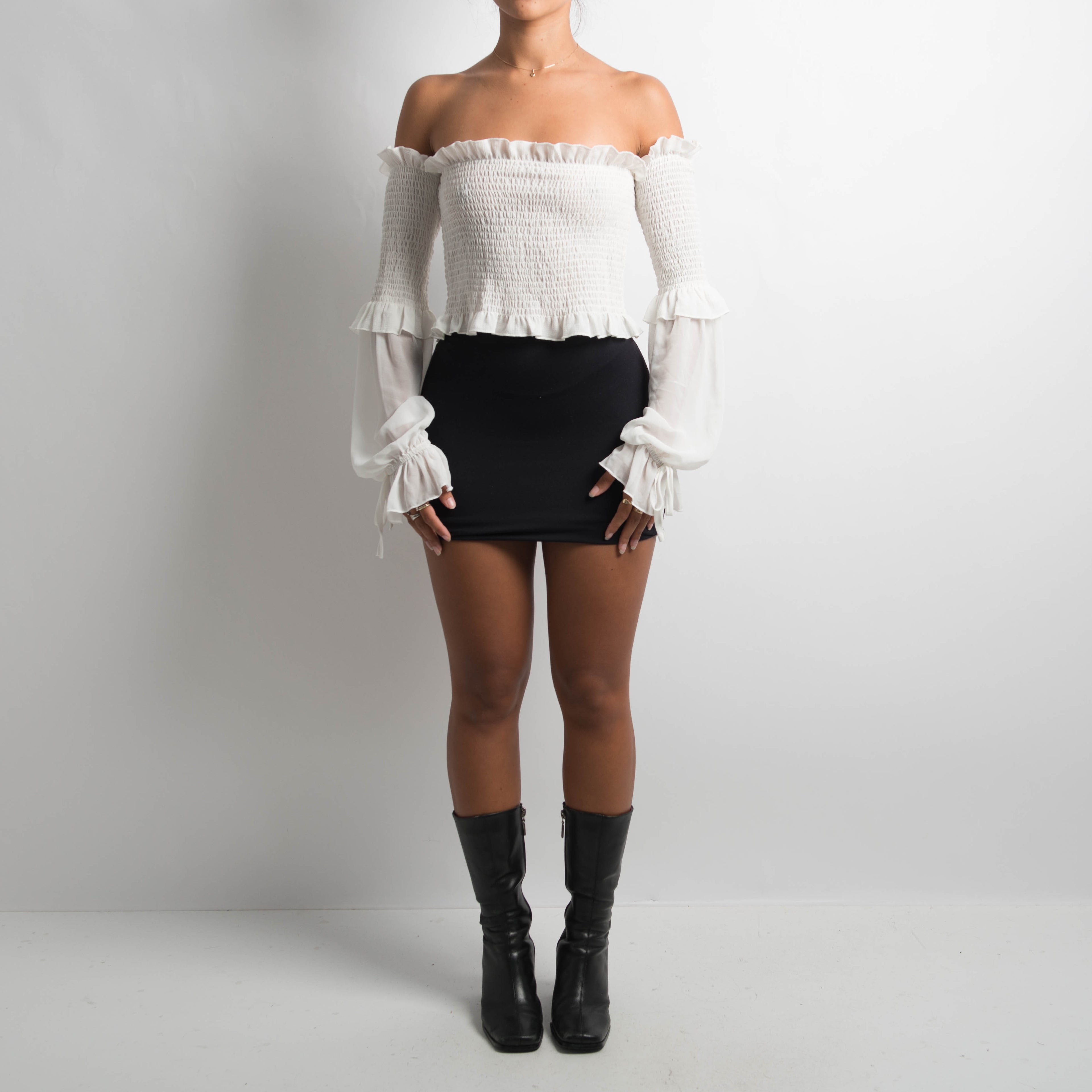 WHITE OFF THE SHOULDER TOP