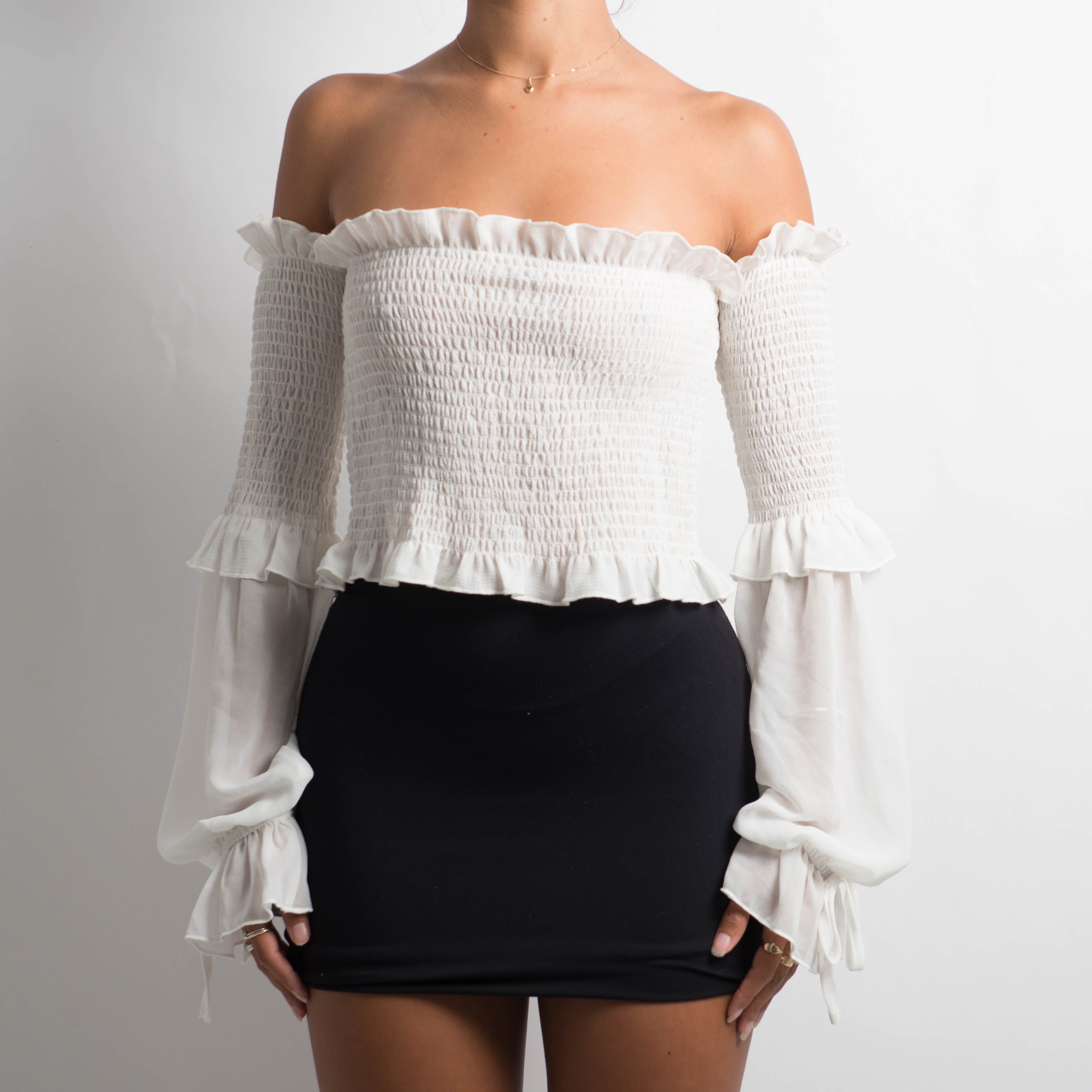 WHITE OFF THE SHOULDER TOP