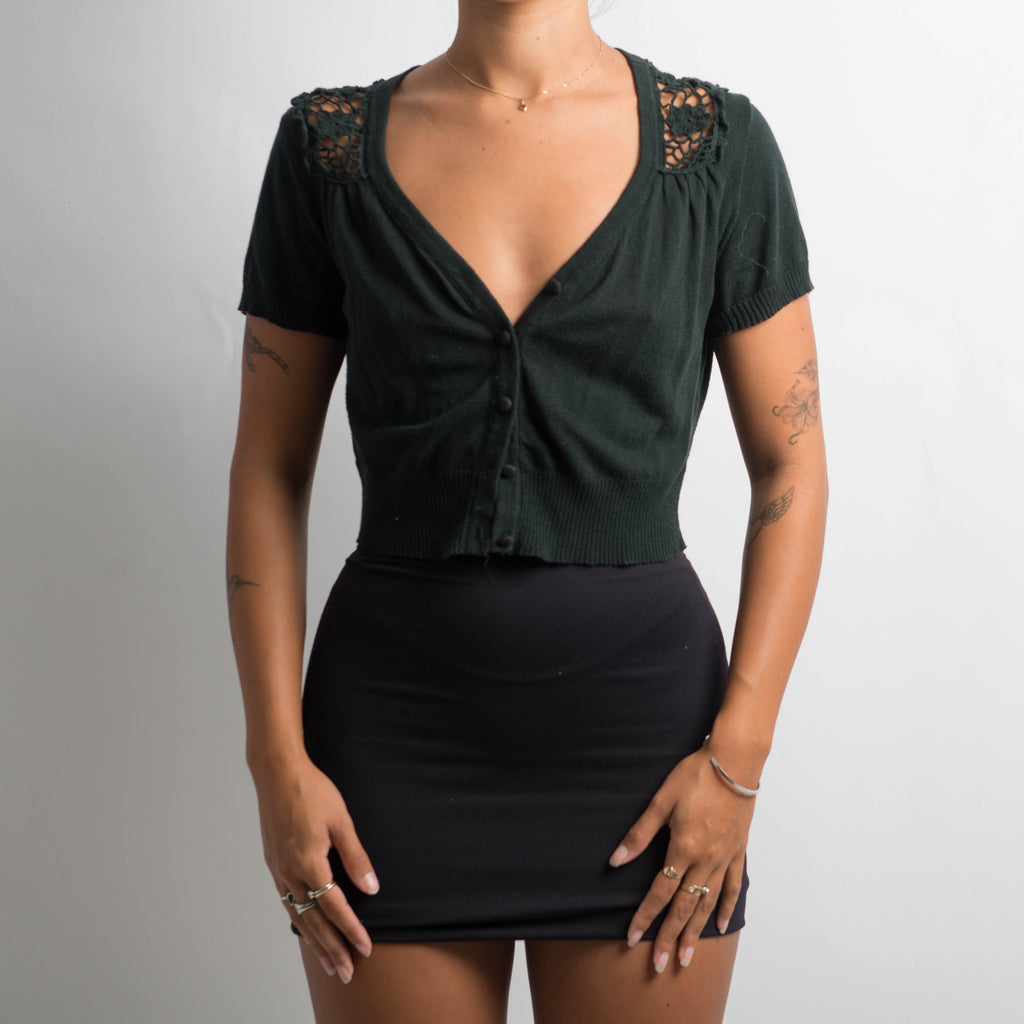 SHORT SLEEVE BUTTON TOP