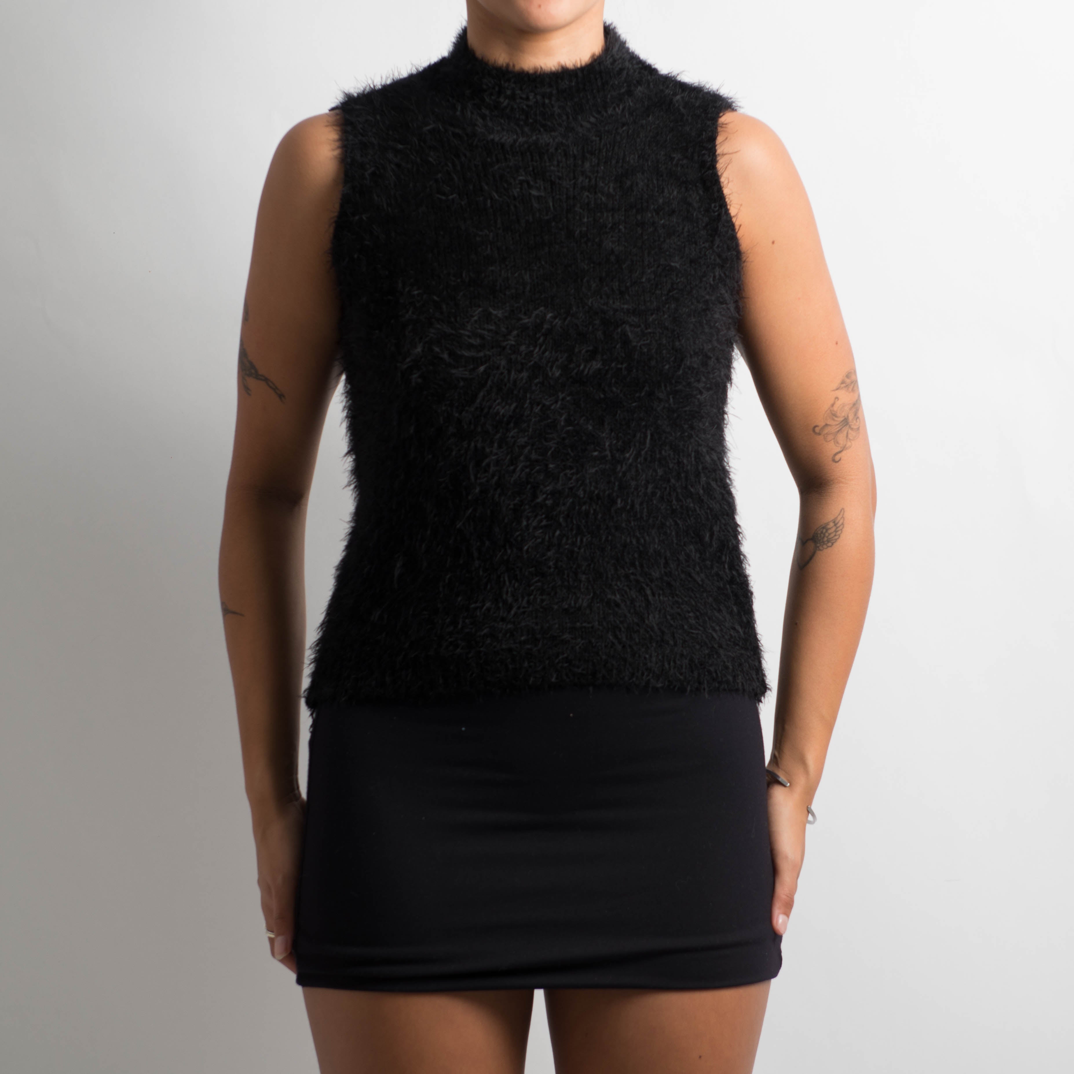 BLACK FUZZY KNIT TOP