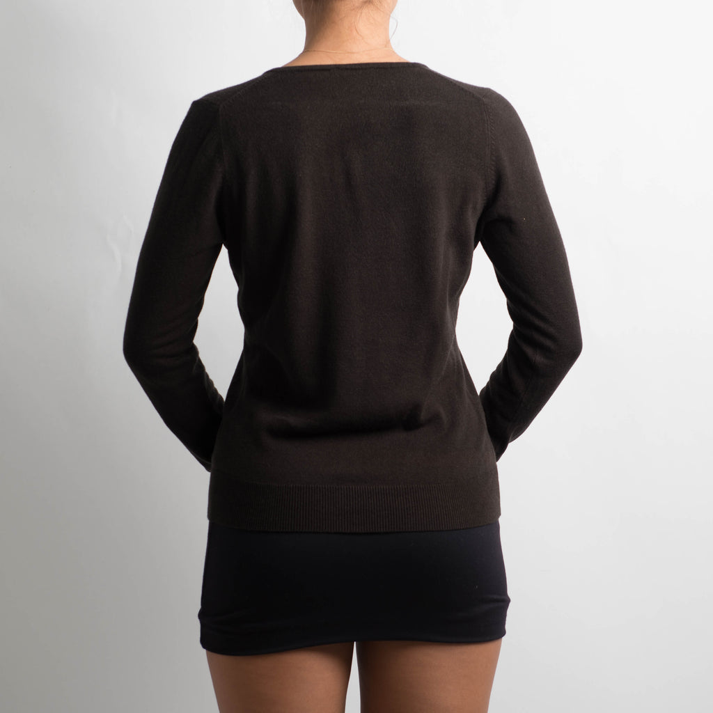 BLACK V NECK KNIT TOP