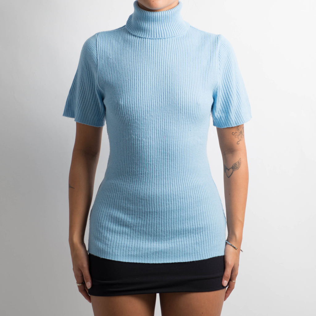 BLUE RIBBED TURTLENECK TOP