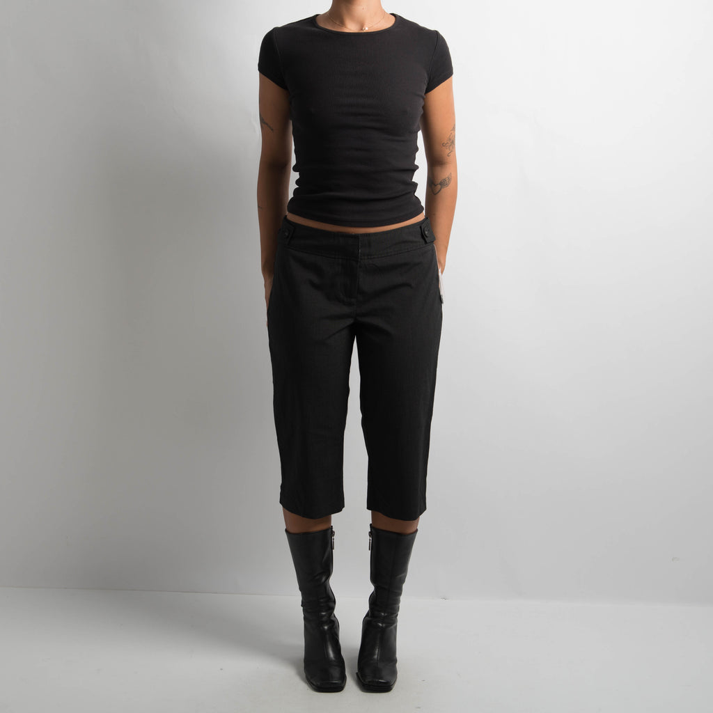 BLACK CAPRI TROUSERS