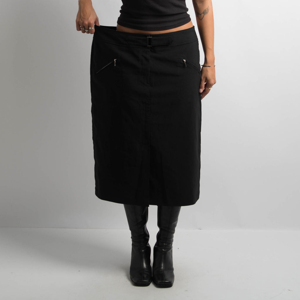 BLACK MIDI SKIRT