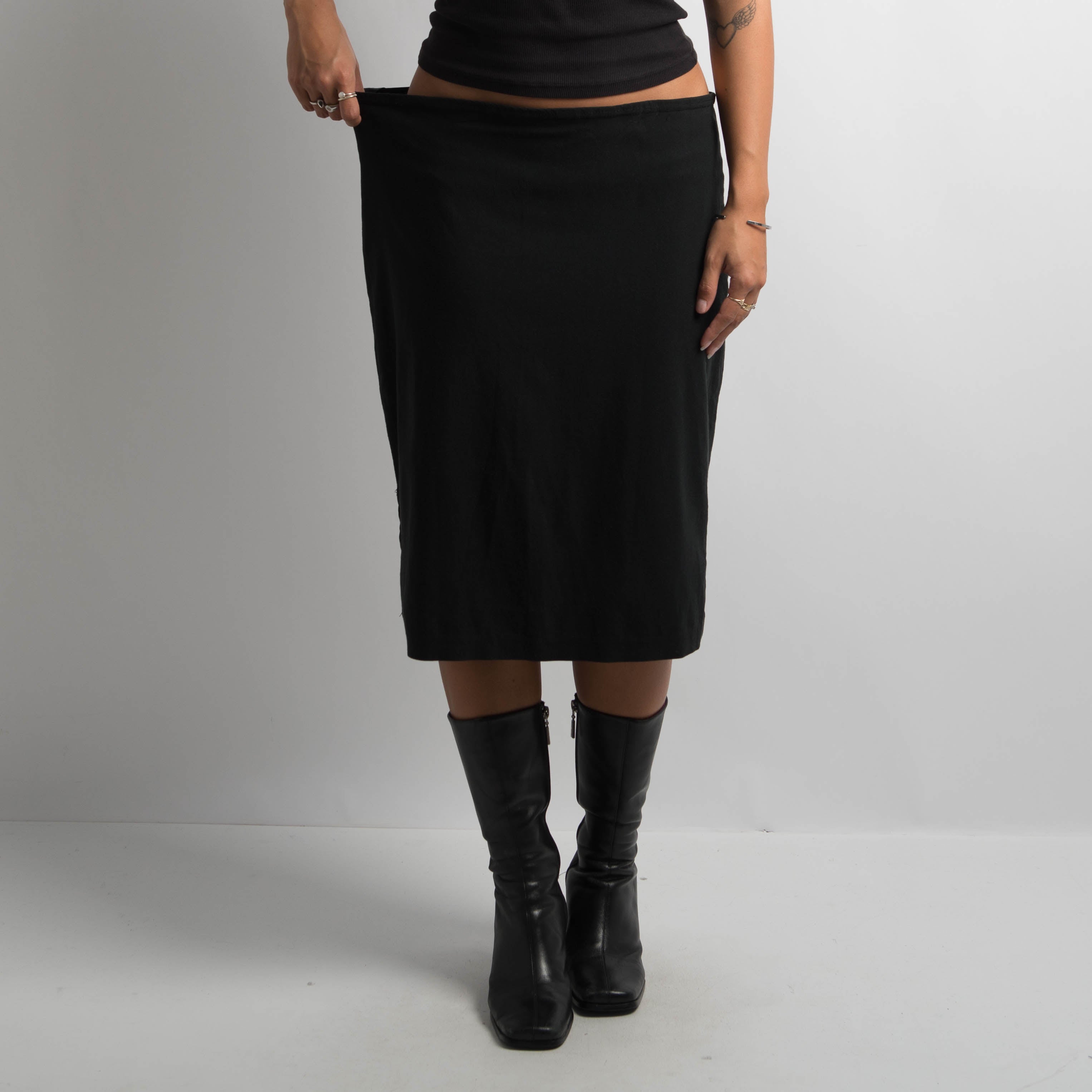 CLASSIC BLACK MIDI SKIRT