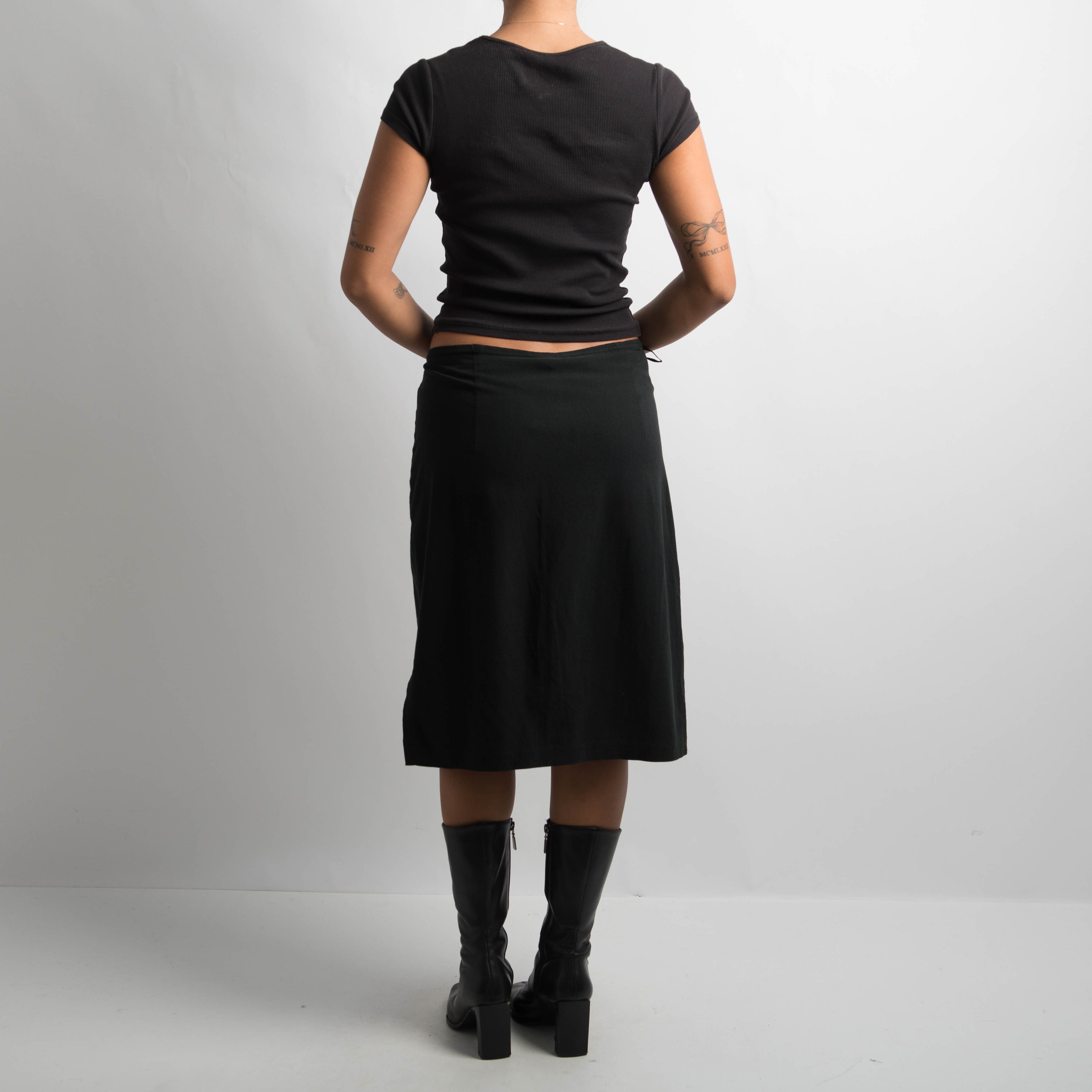 CLASSIC BLACK MIDI SKIRT