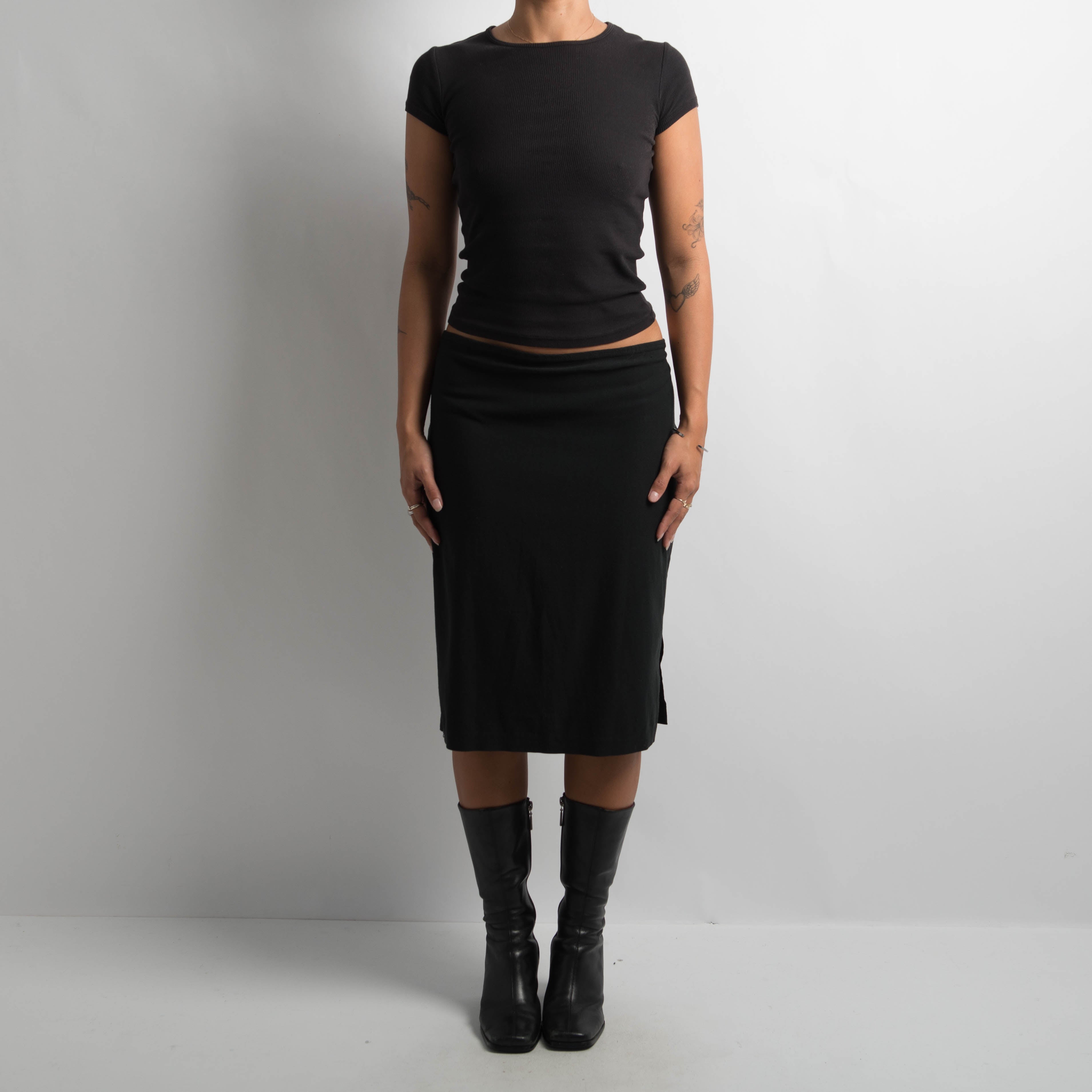 CLASSIC BLACK MIDI SKIRT