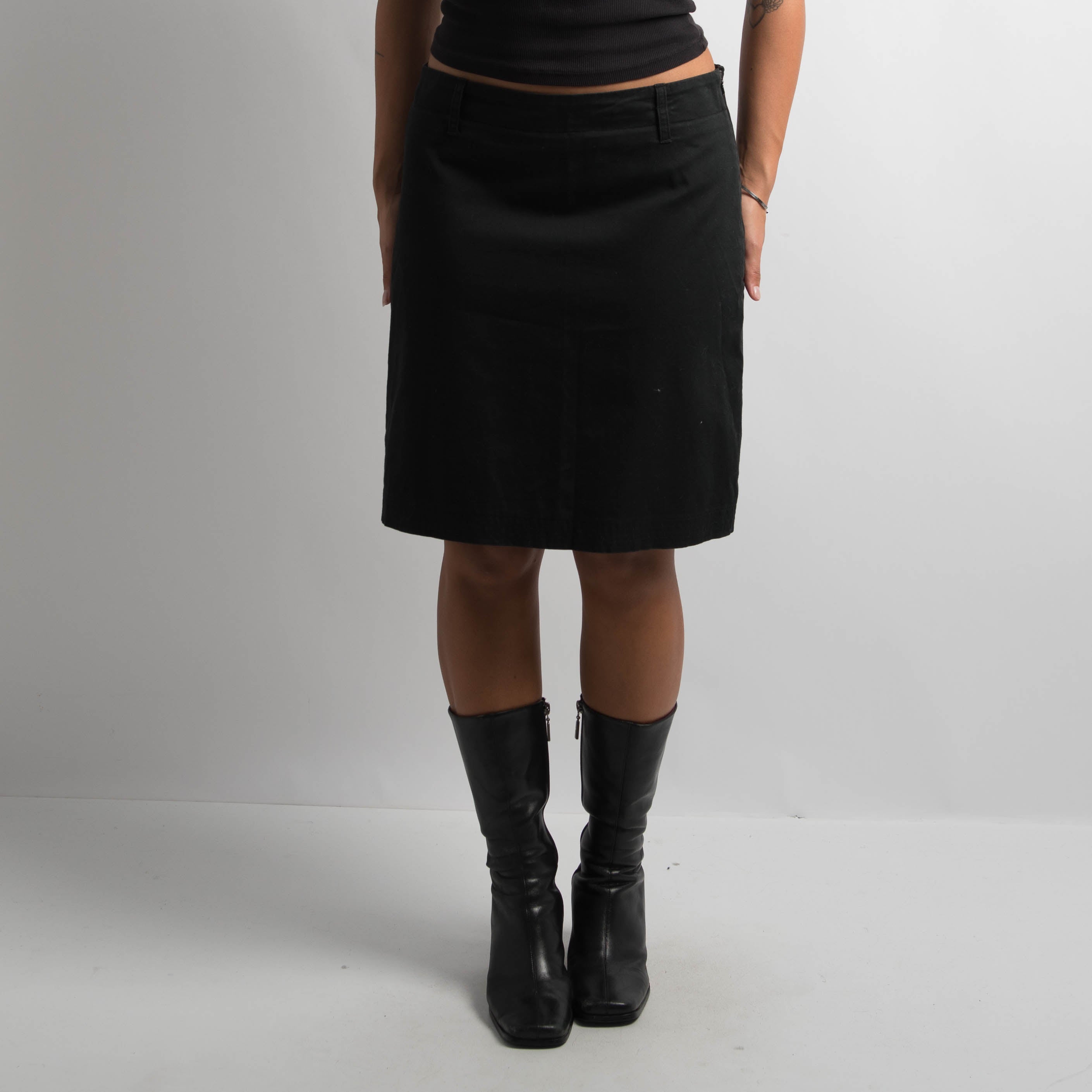 BLACK KNEE LENGTH SKIRT