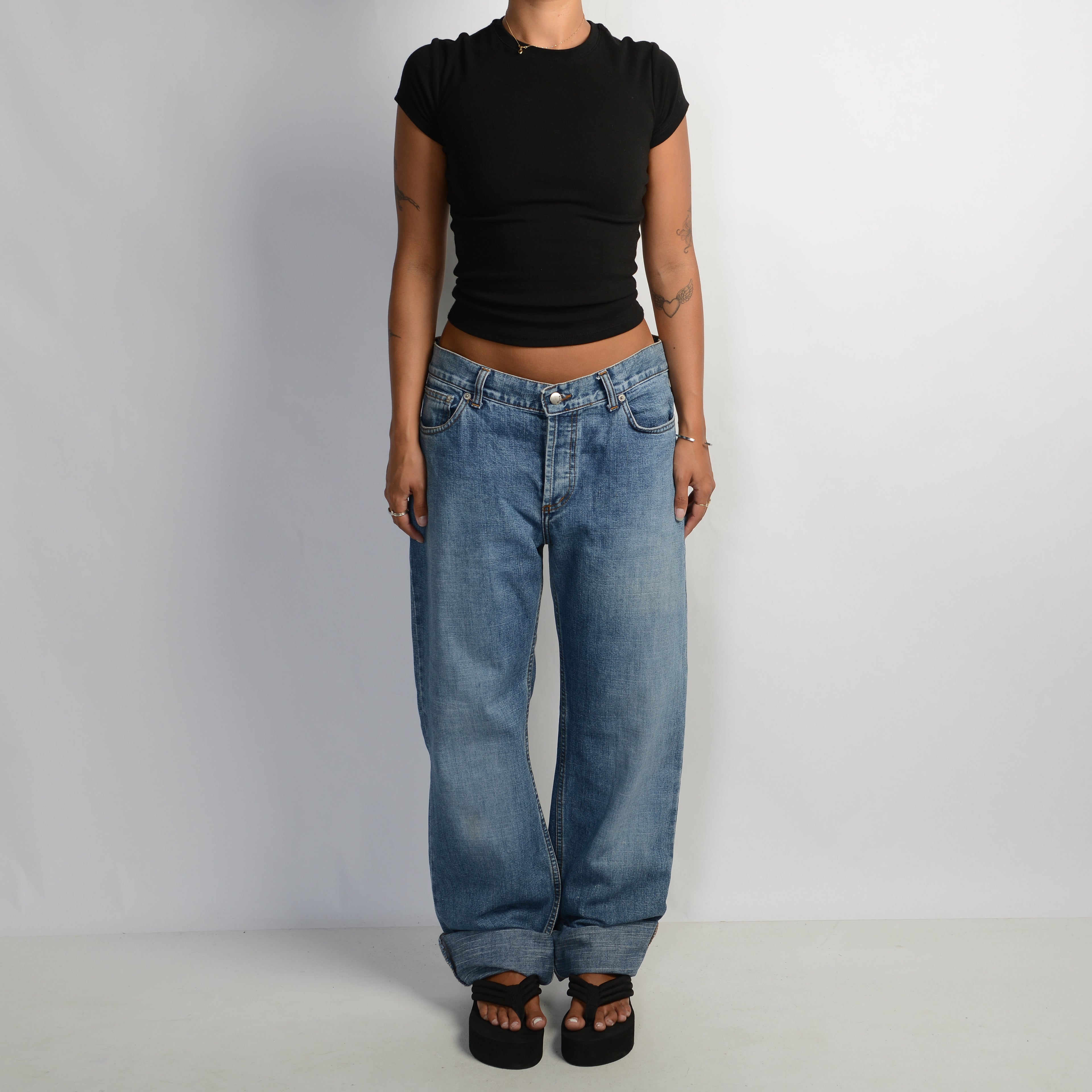 MID WASH BOYFRIEND JEANS