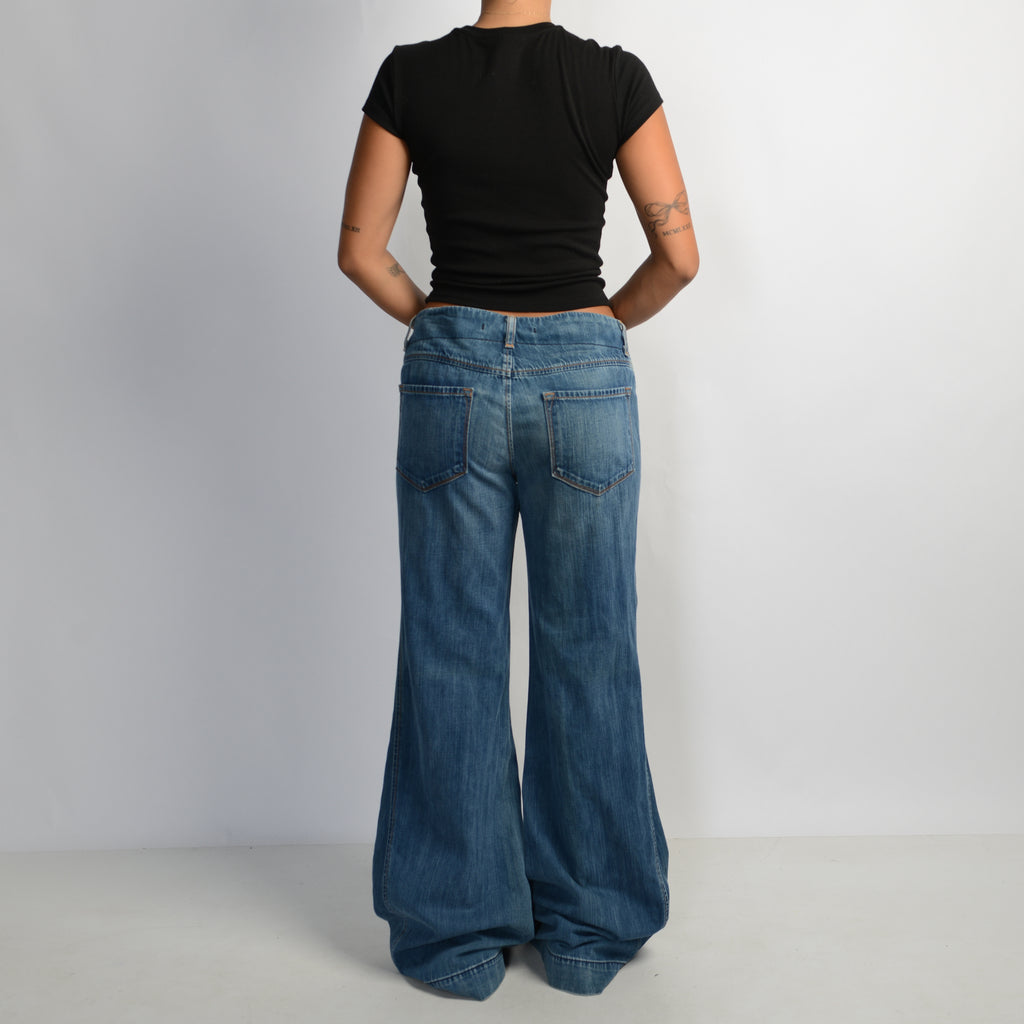 MID WASH FLARE JEANS