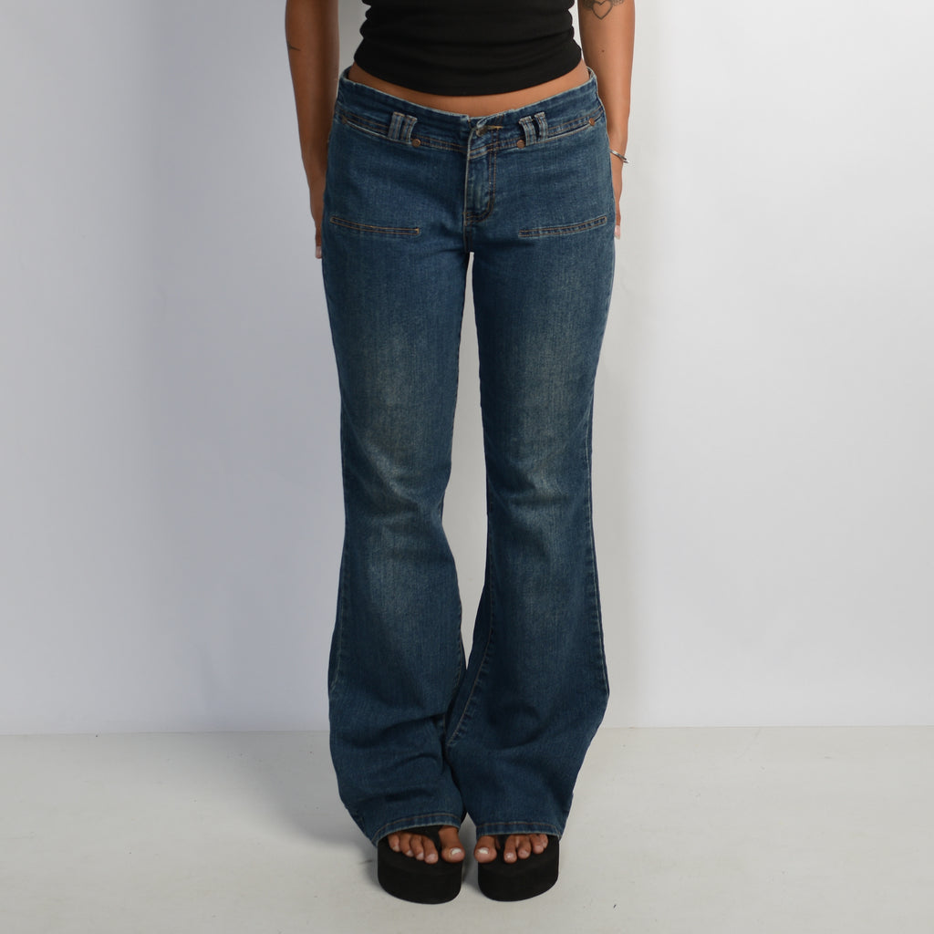DARK WASH FLARE JEANS