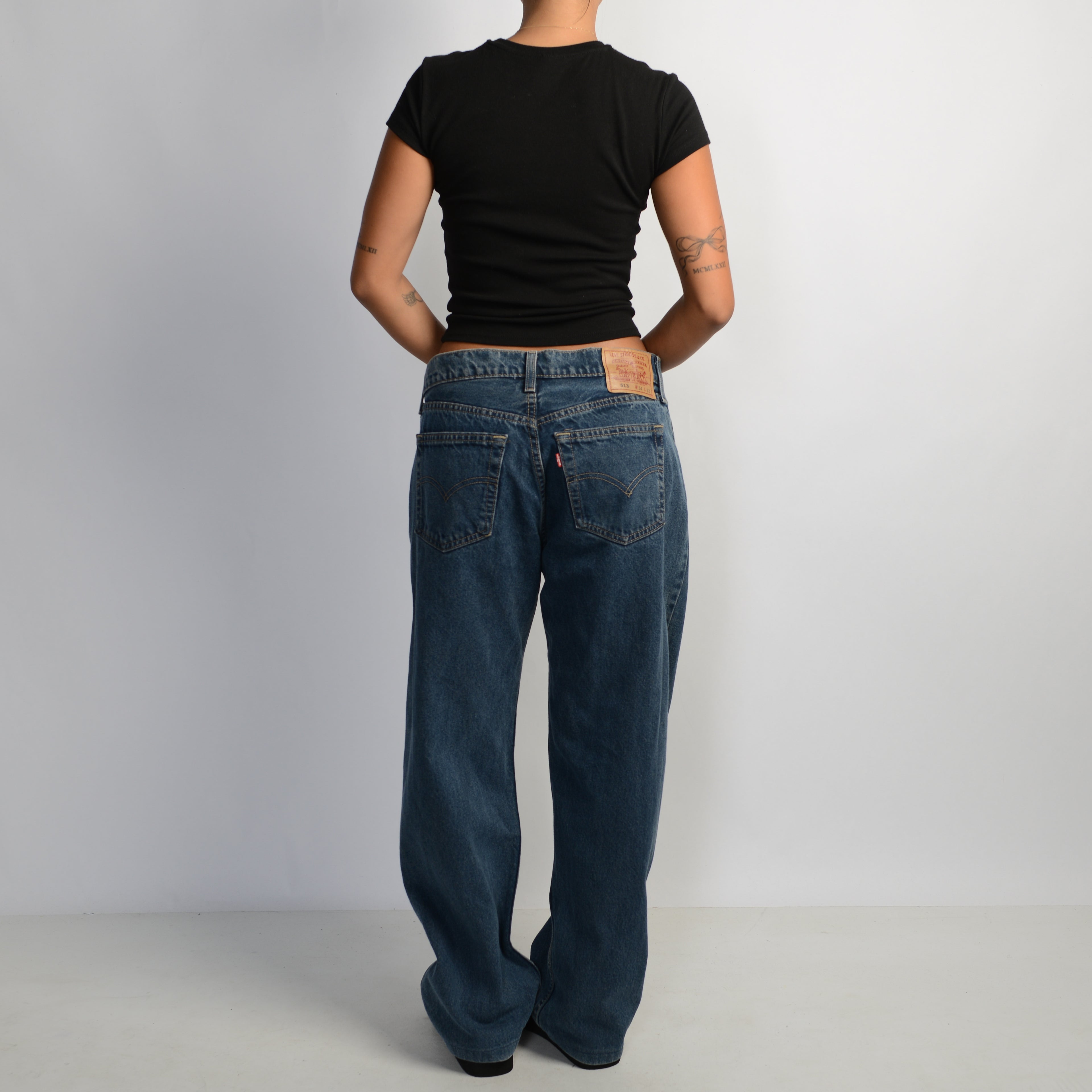 DARK WASH LEVIS 513 JEANS