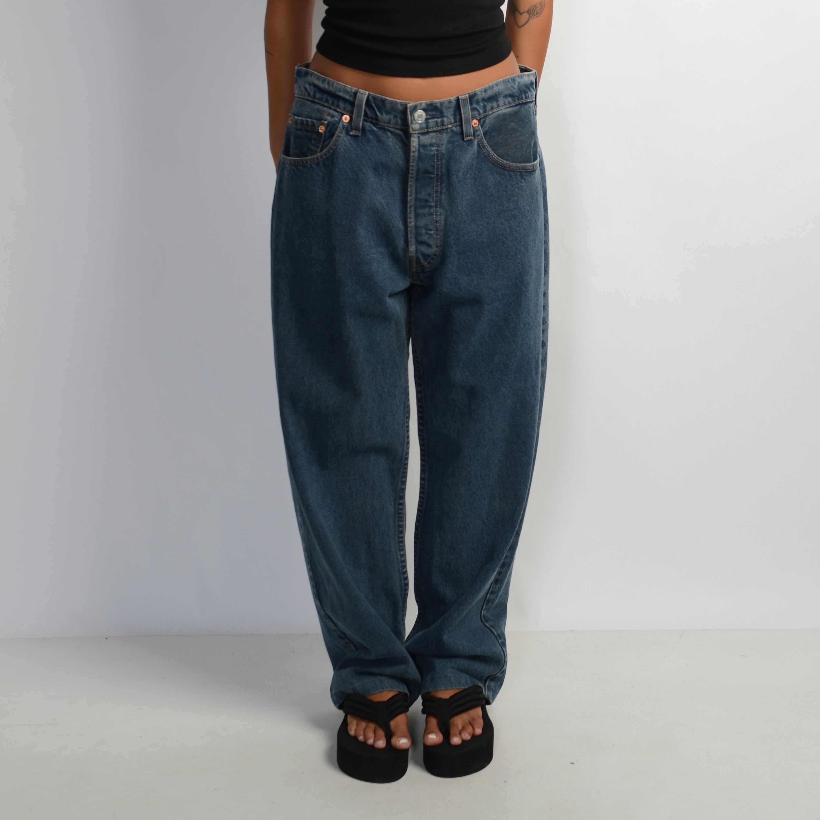 DARK WASH LEVIS 513 JEANS