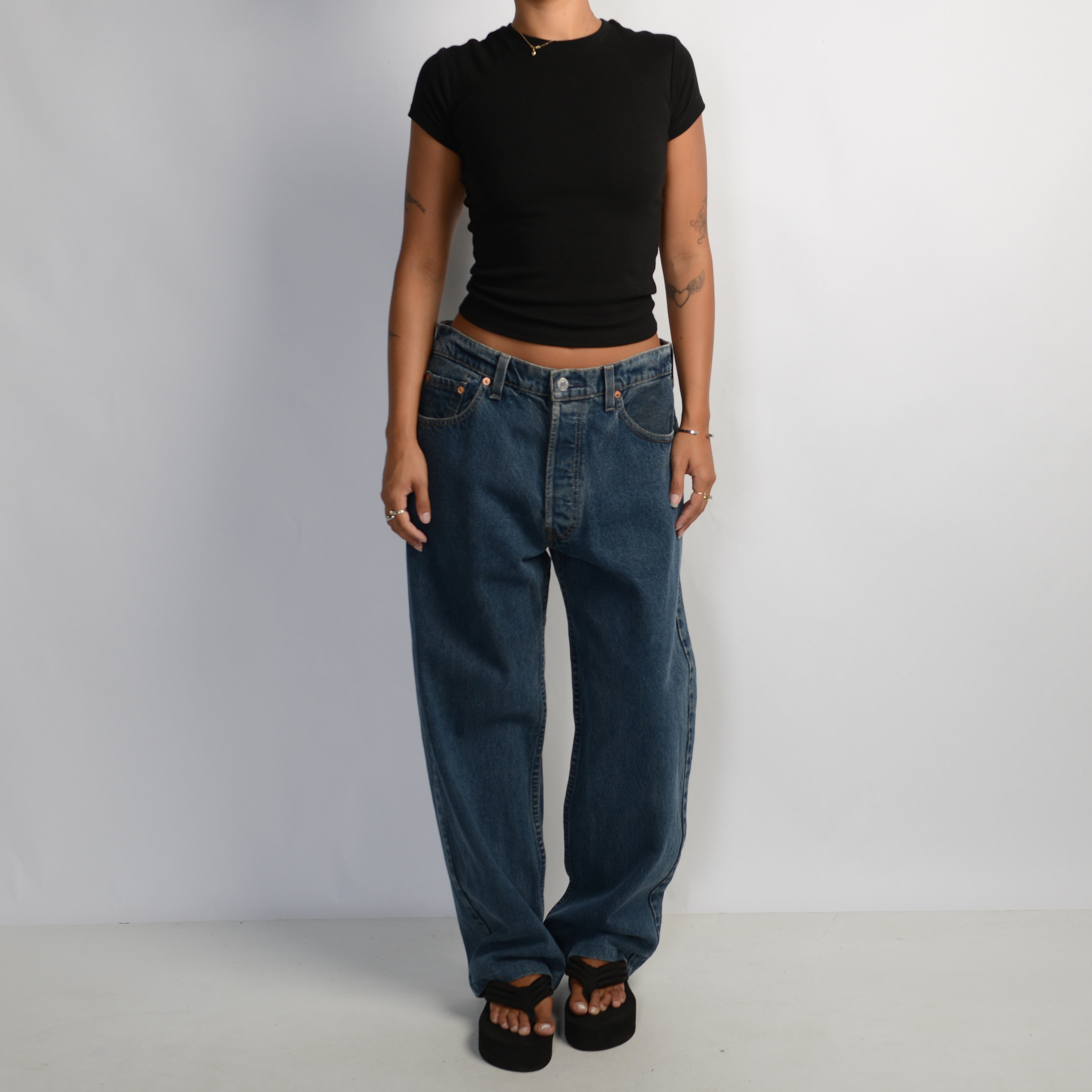 DARK WASH LEVIS 513 JEANS