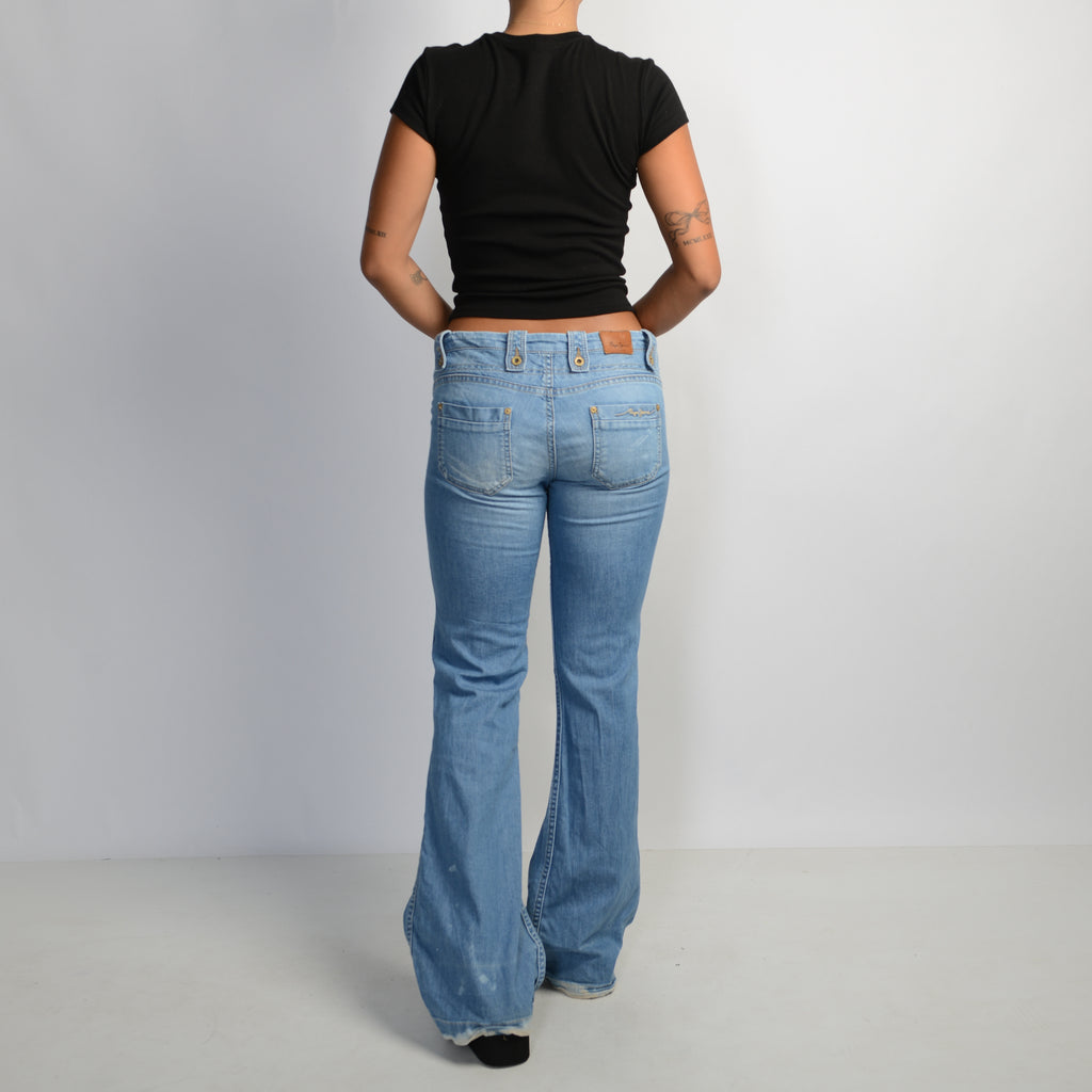 LIGHT WASH FLARE JEANS