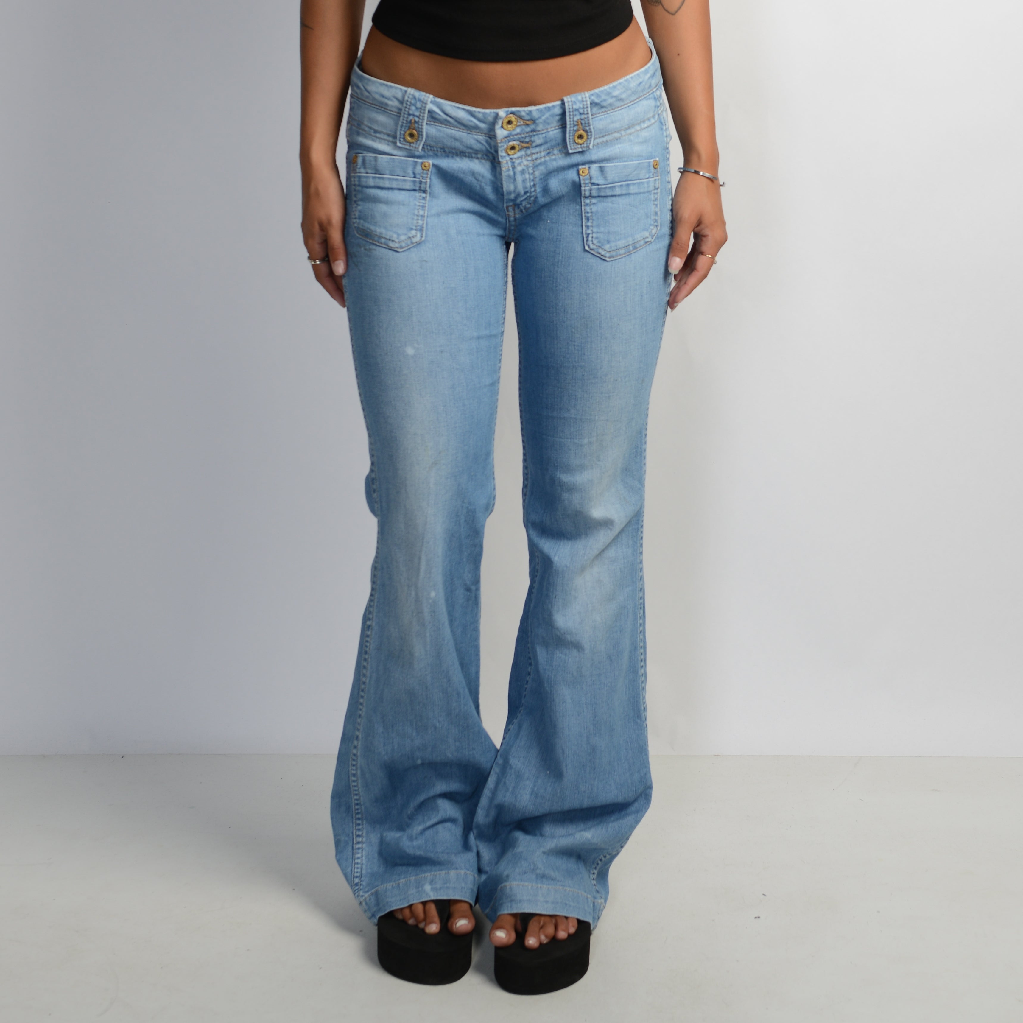 LIGHT WASH FLARE JEANS