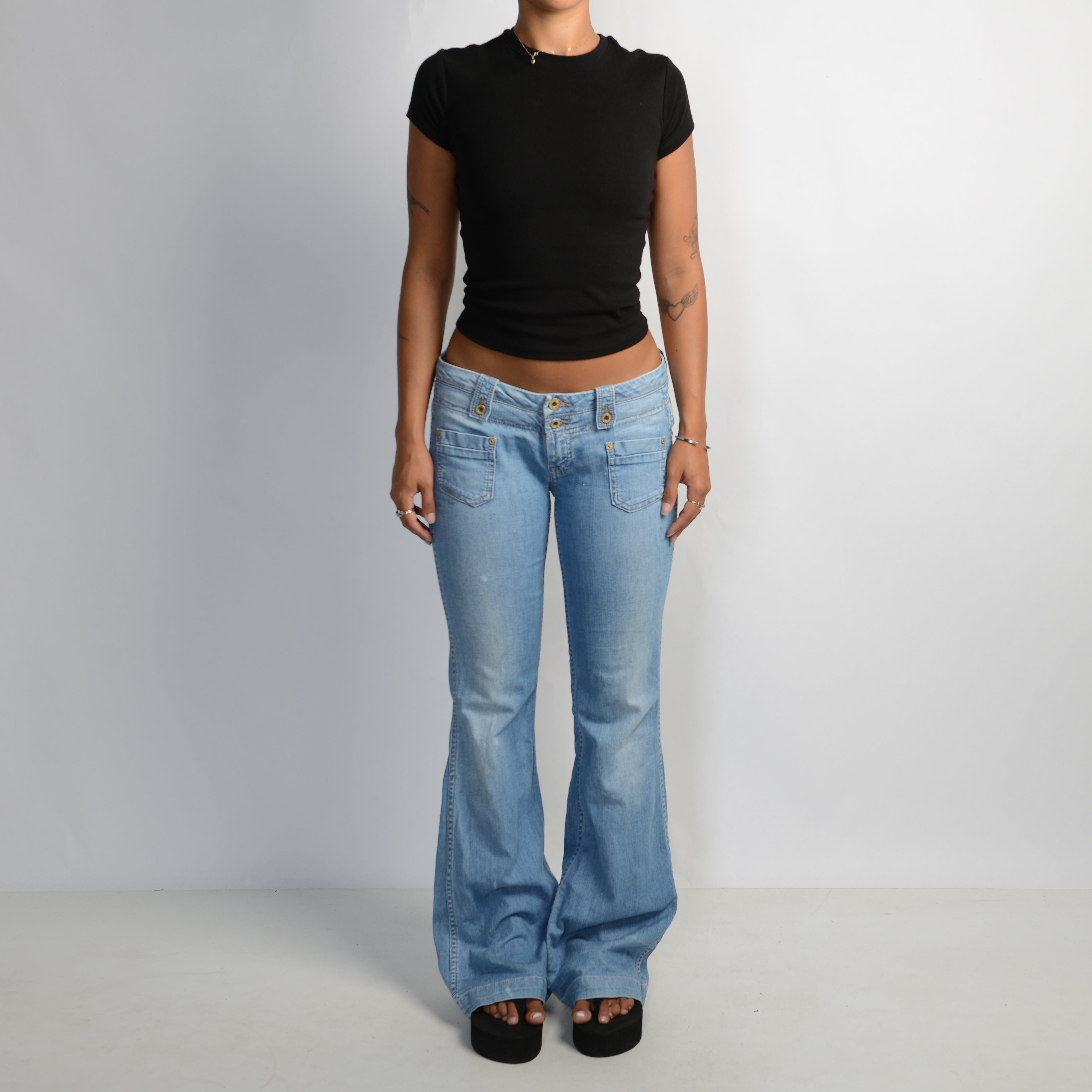 LIGHT WASH FLARE JEANS