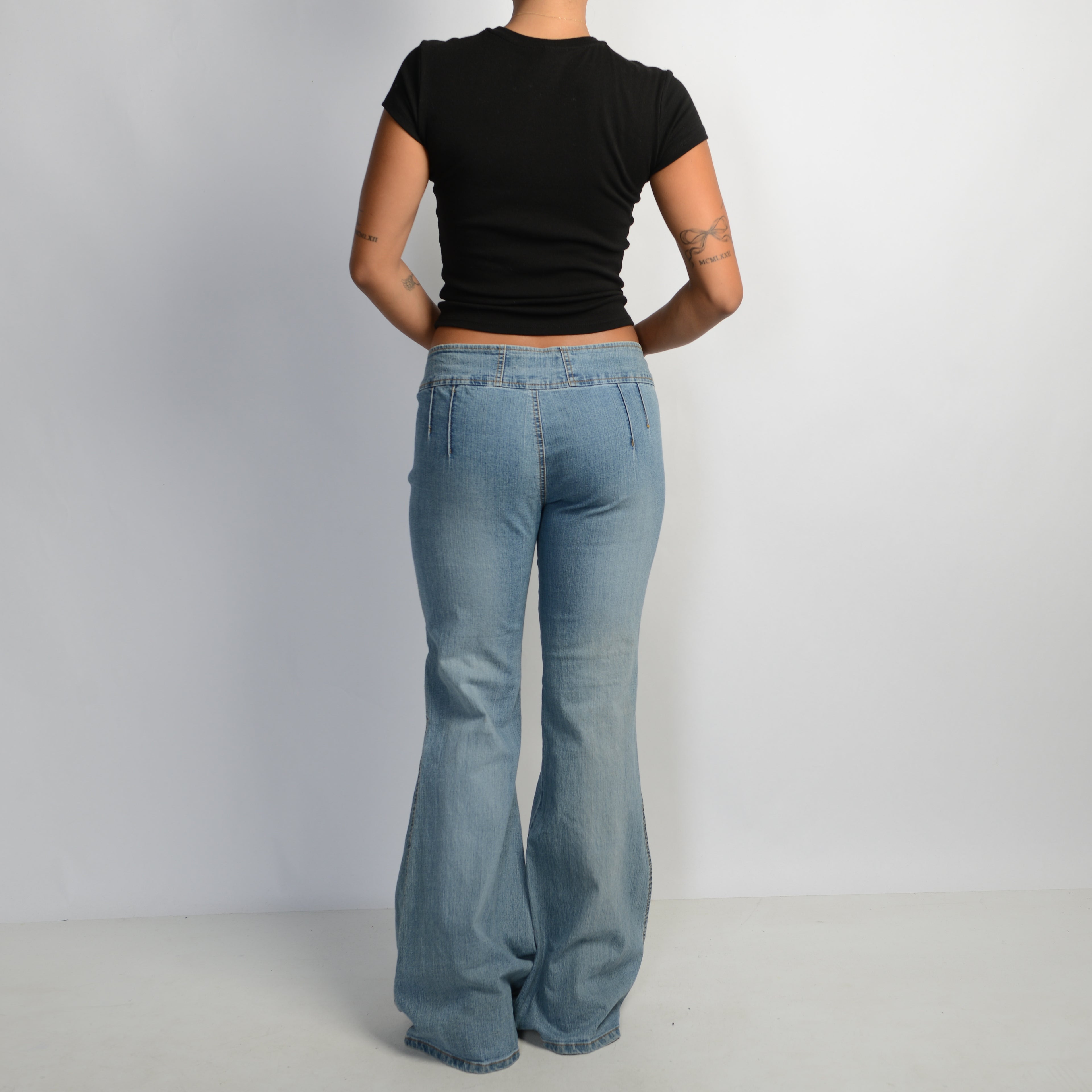 LIGHT WASH FLARE JEANS