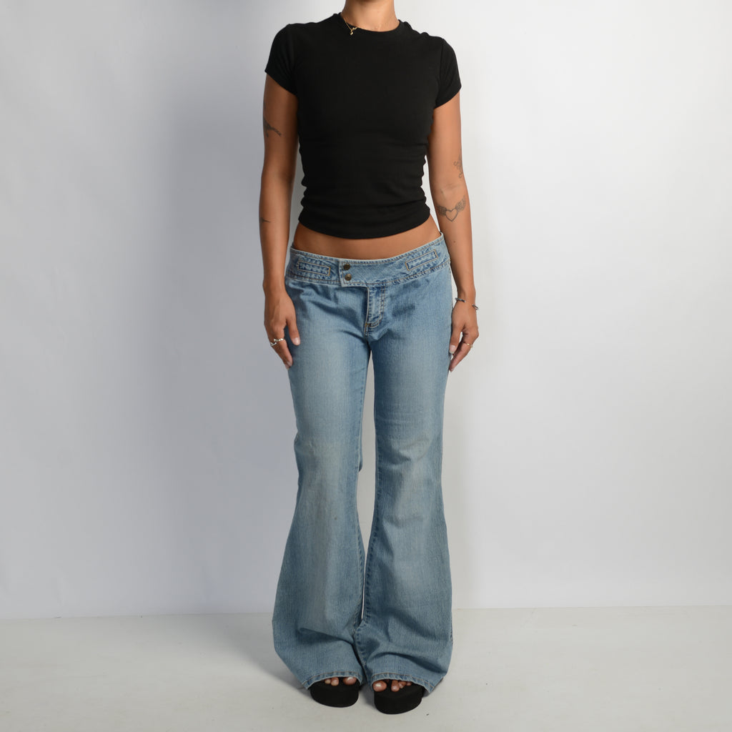 LIGHT WASH FLARE JEANS