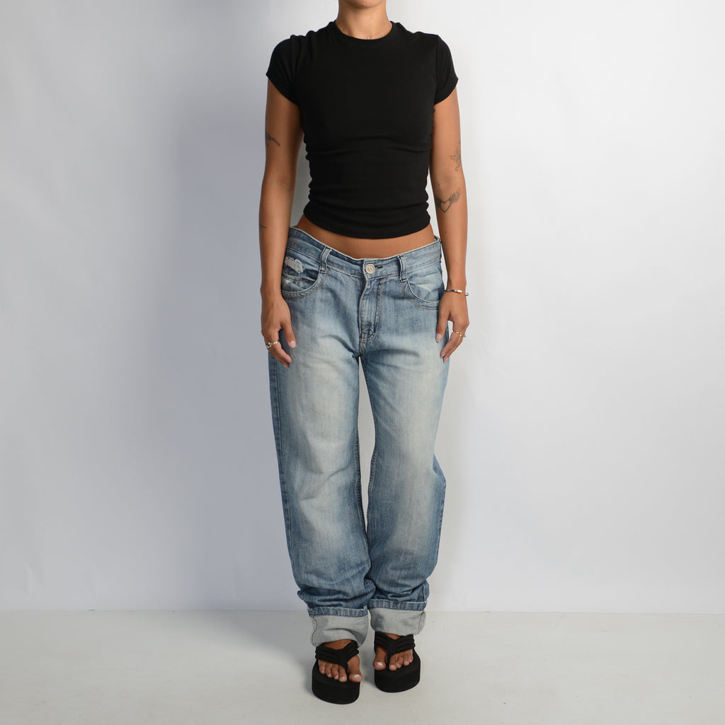 LIGHT WASH FADED JEANS