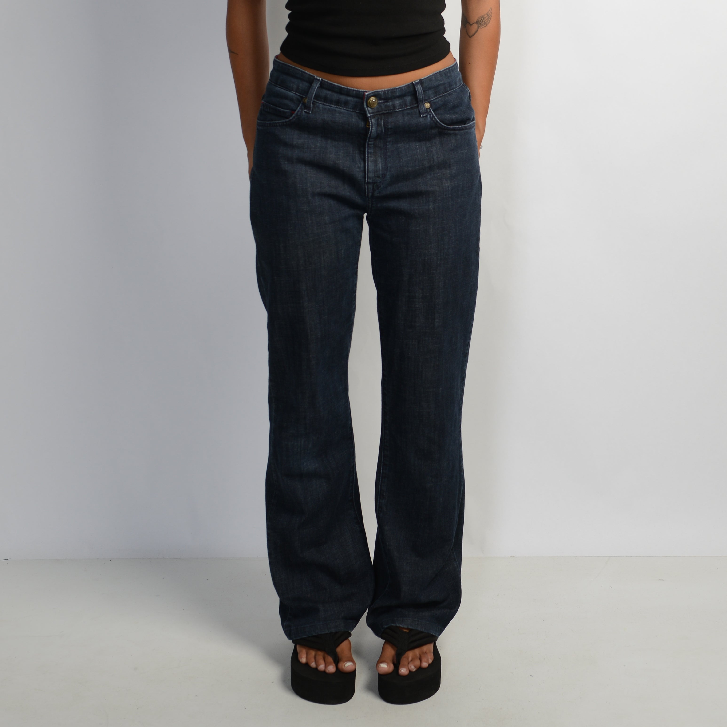 DARK WASH BOOTCUT JEANS
