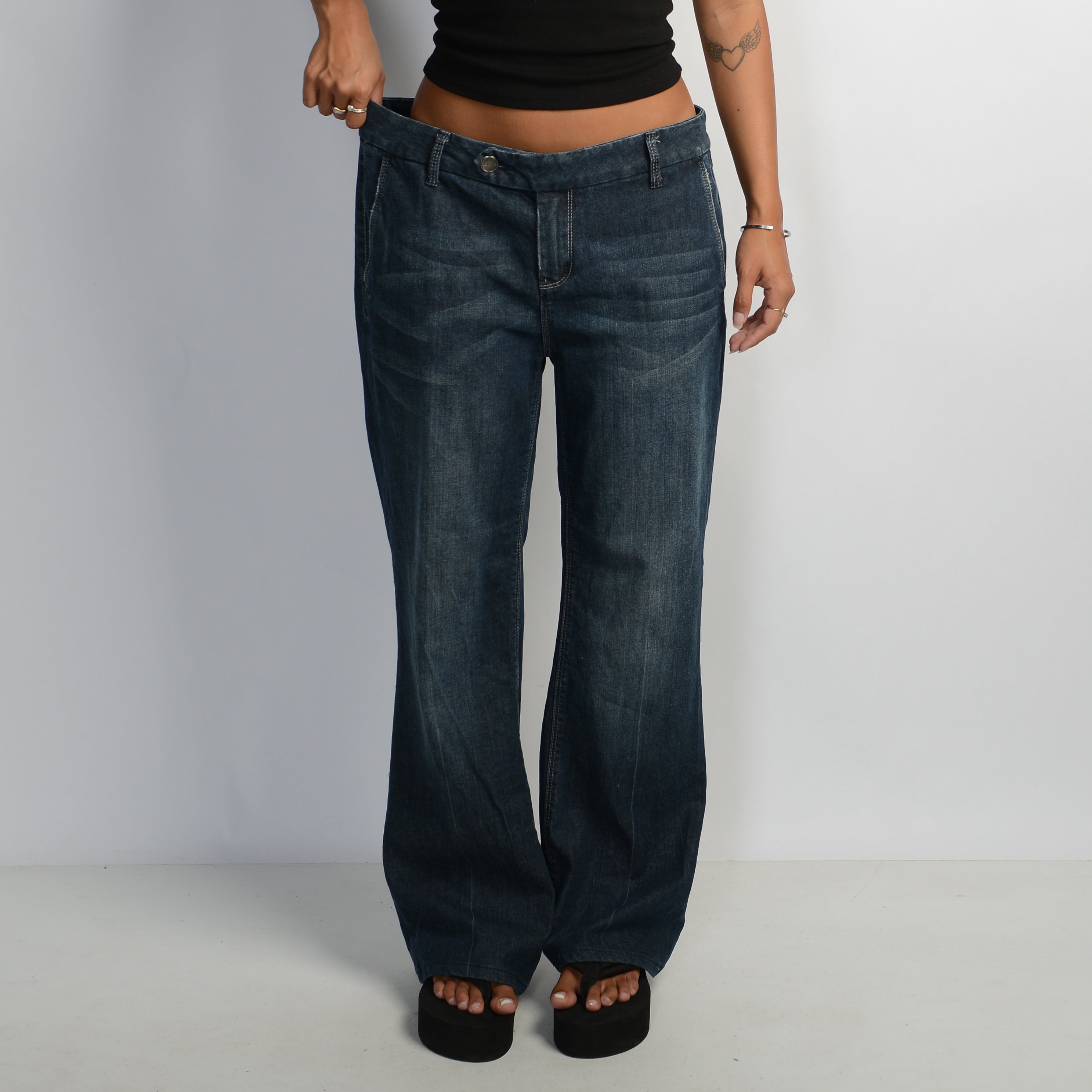 DARK WASH BOOTCUT JEANS