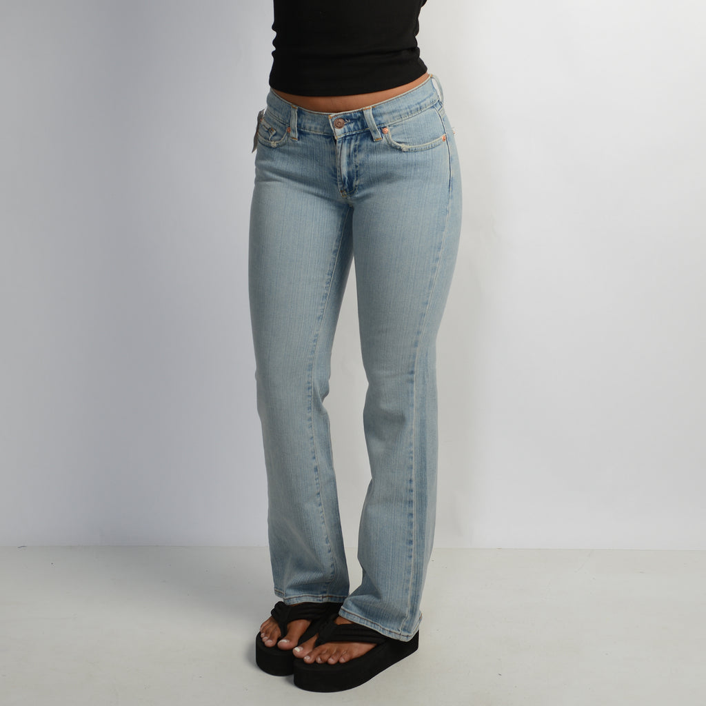 LOW RISE BOOTCUT JEANS