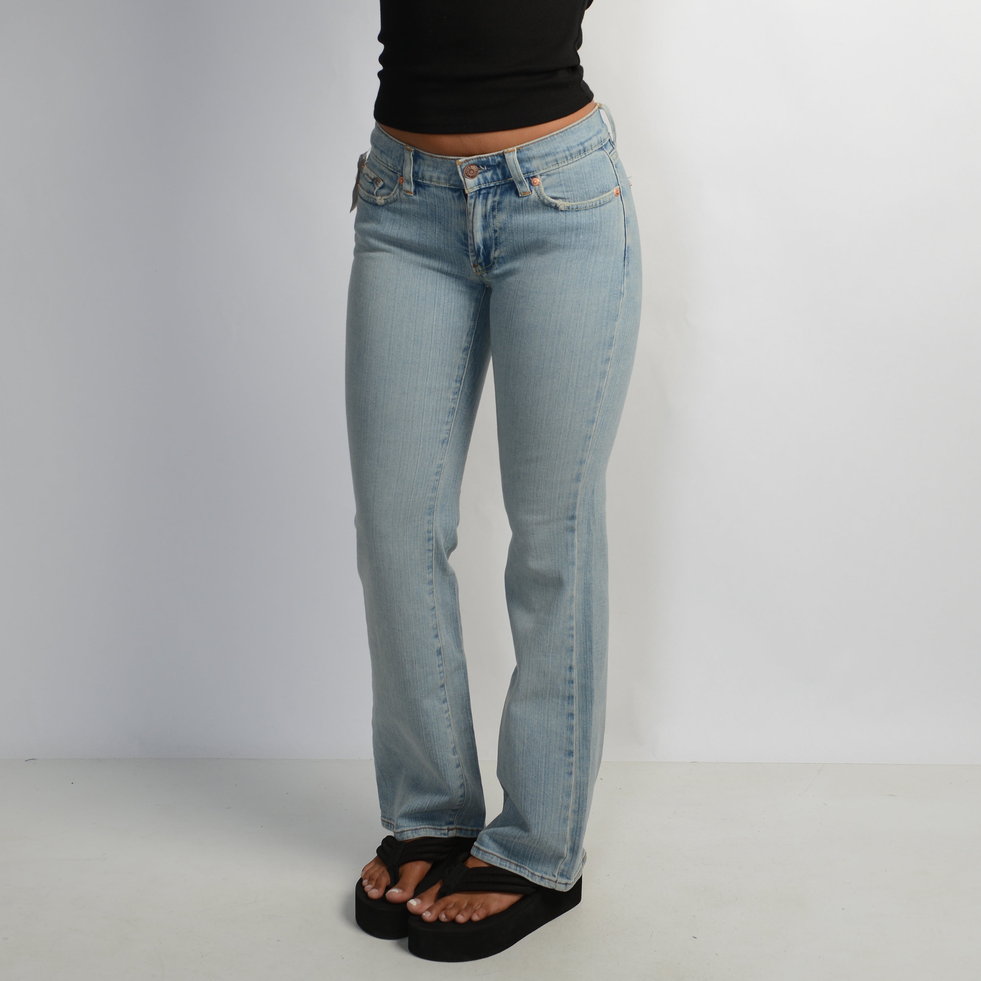 LOW RISE BOOTCUT JEANS