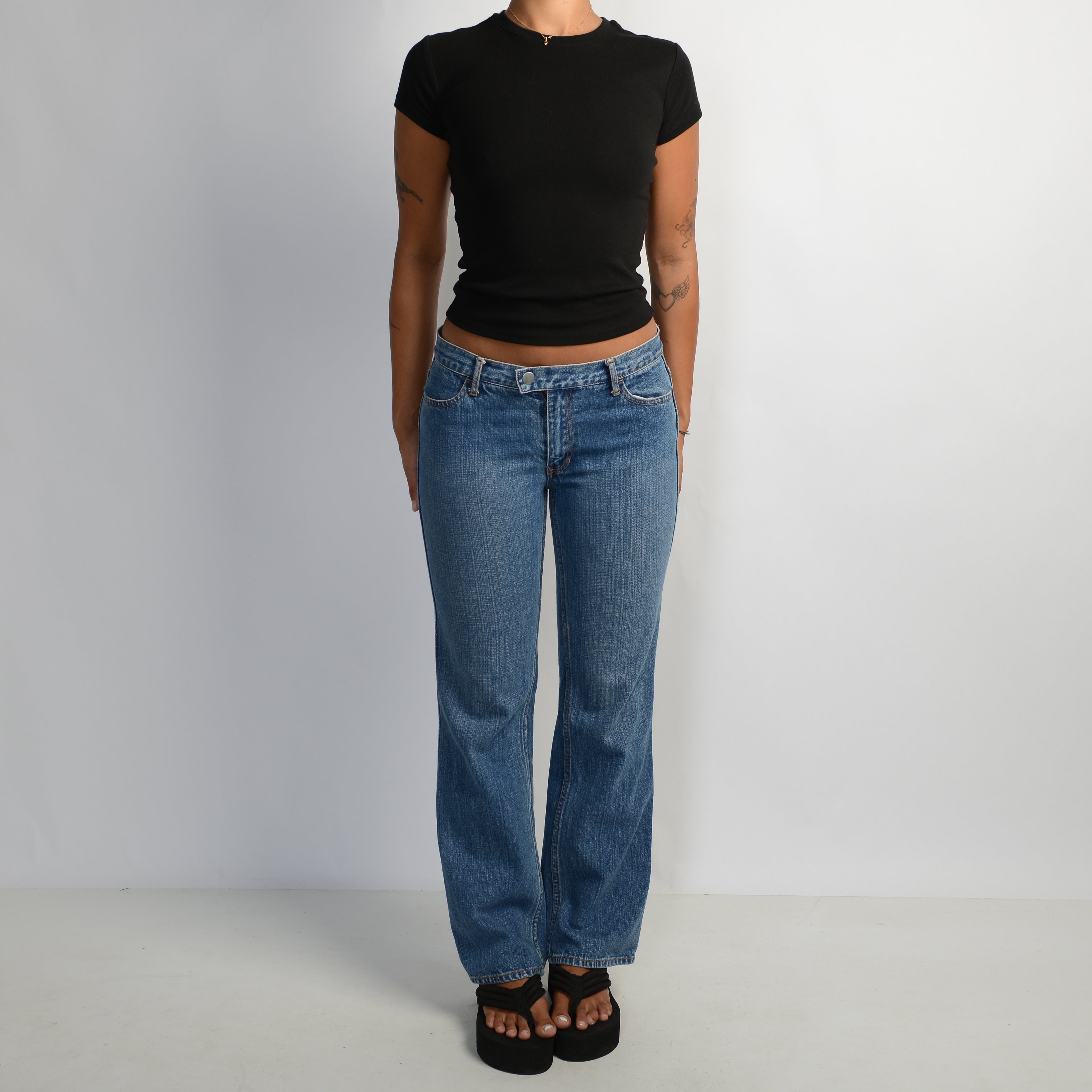 MID WASH BOOTCUT JEANS