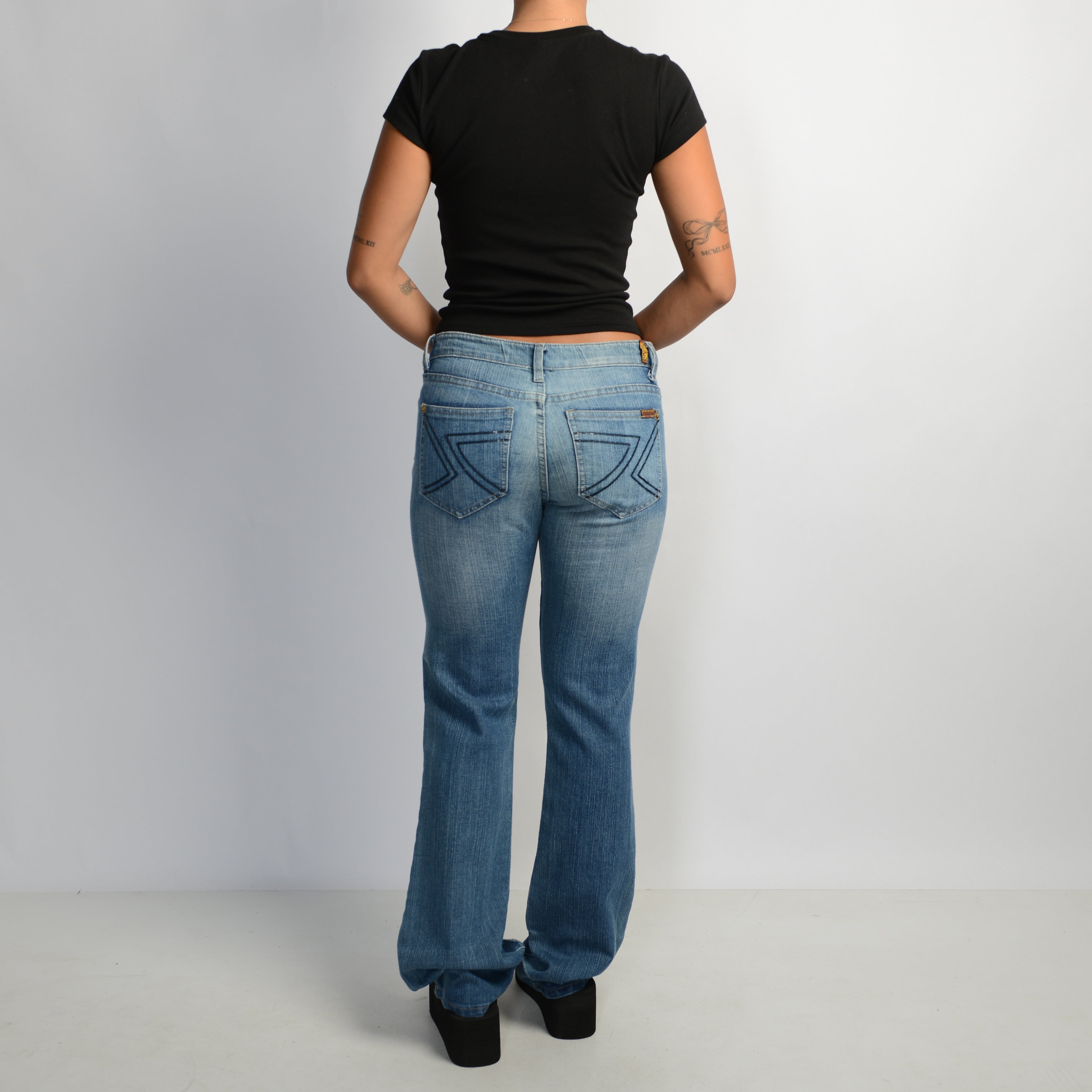 MID WASH BOOTCUT JEANS