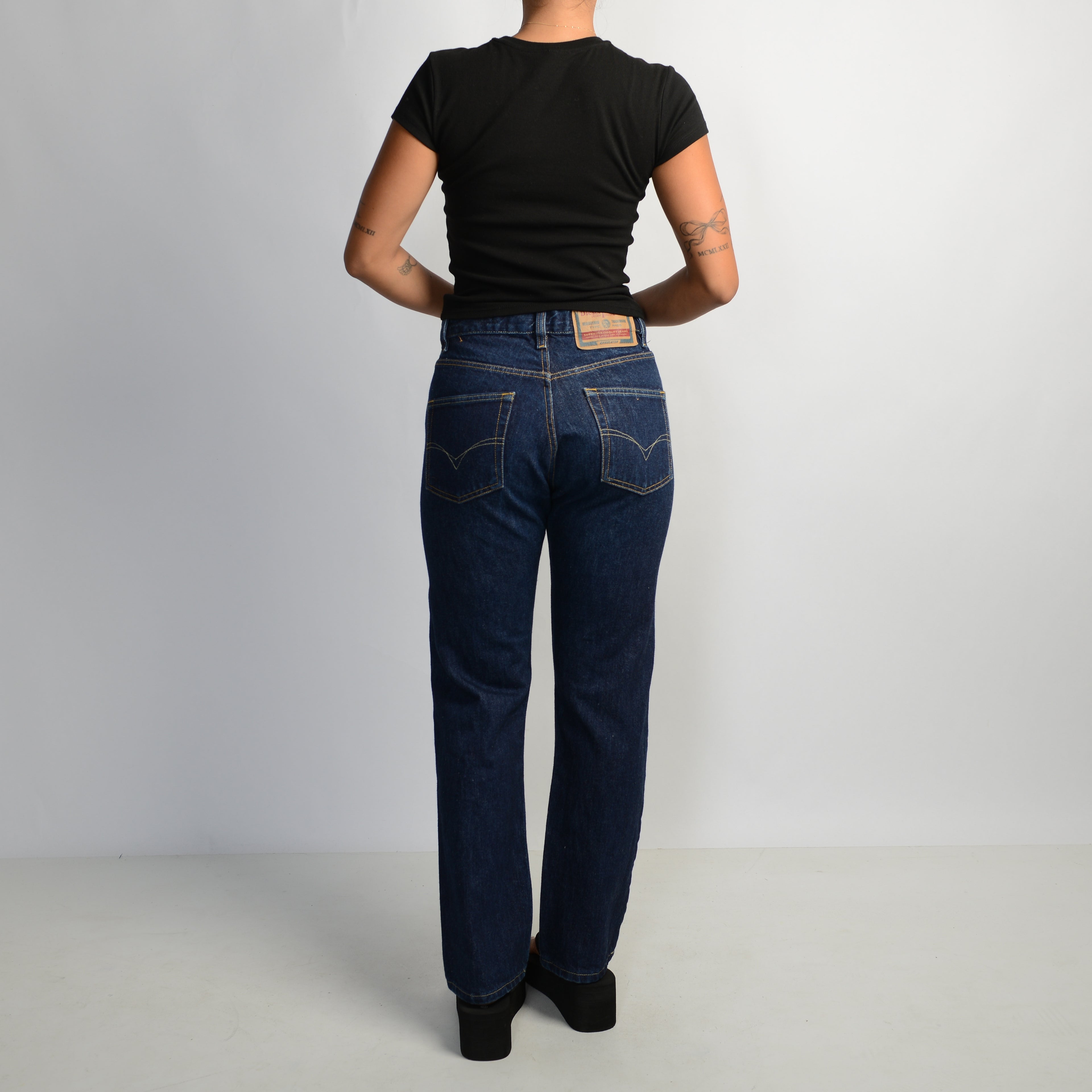 DARK WASH STRAIGHT LEG JEANS