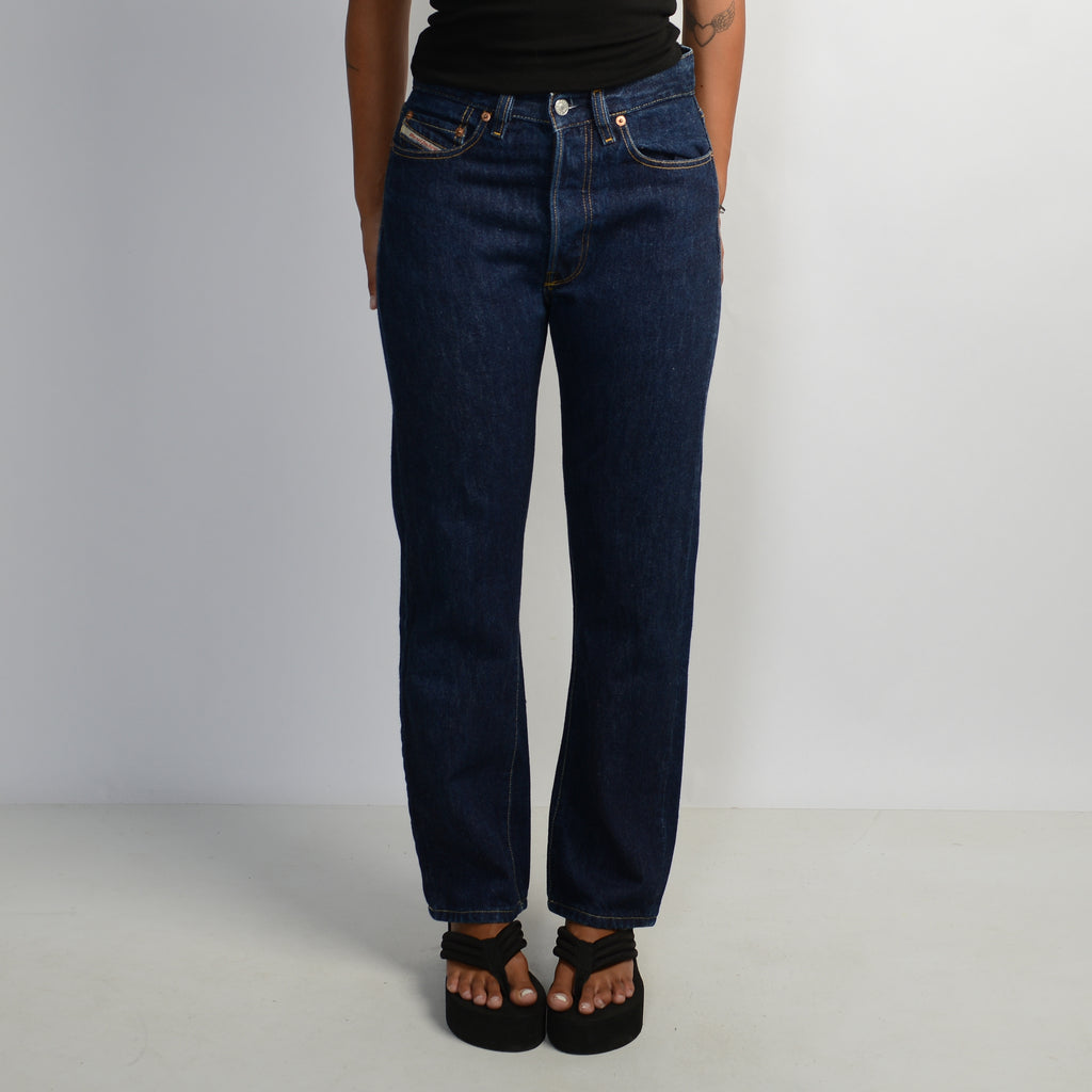 DARK WASH STRAIGHT LEG JEANS