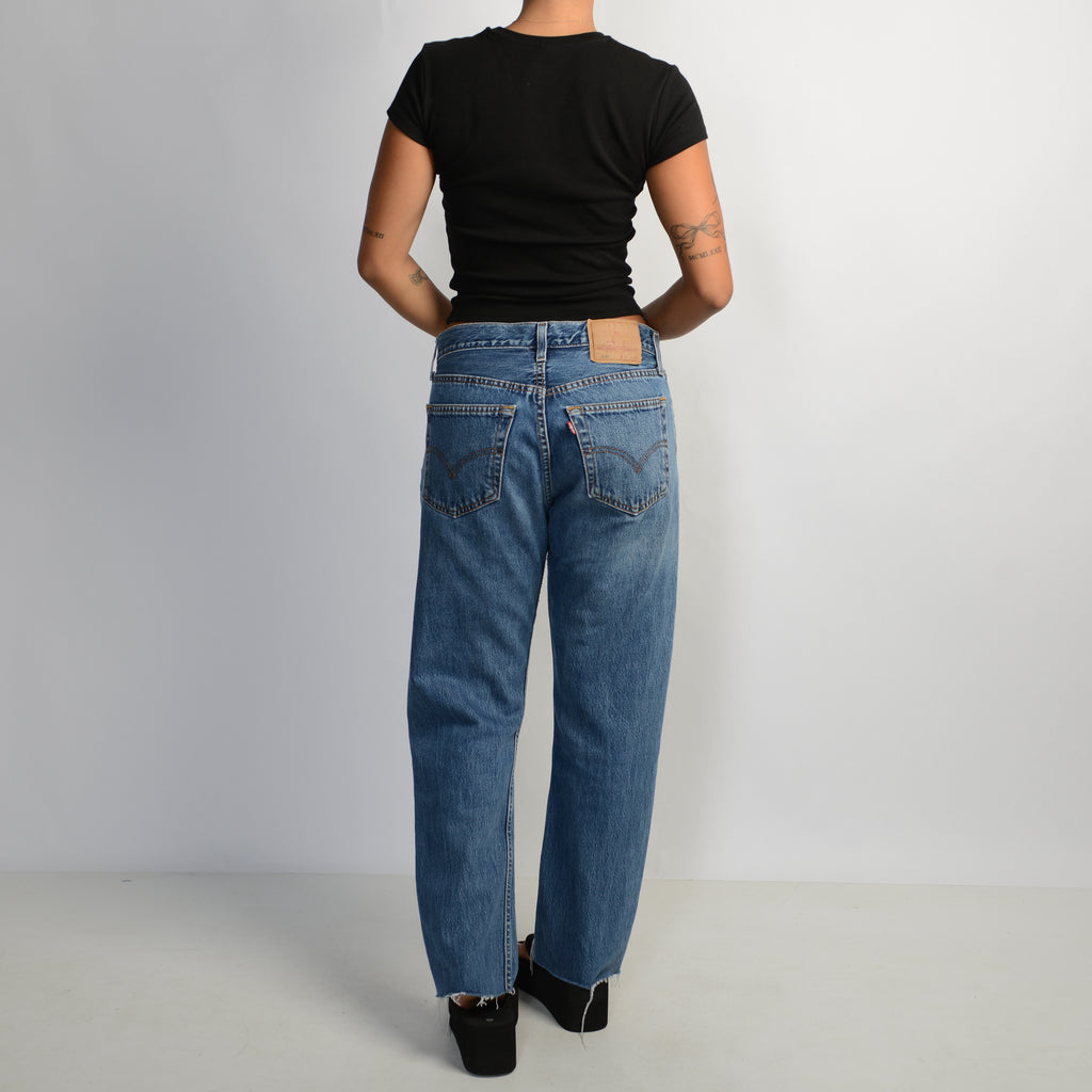 MID WASH LEVIS 501 JEANS