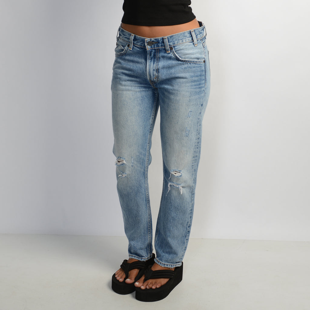 DISTRESSED LEVIS 505 JEANS