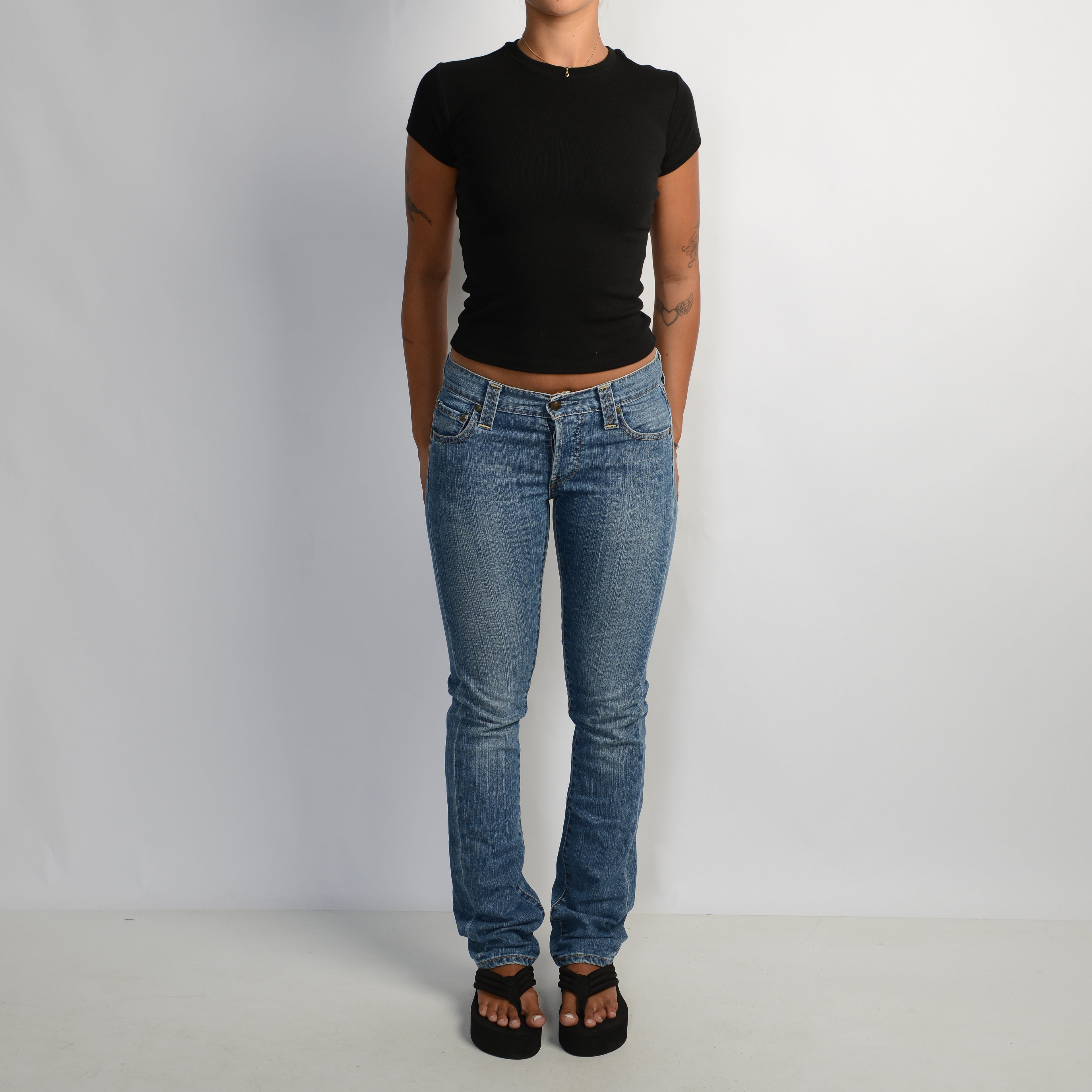 MID WASH SLIM FIT JEANS