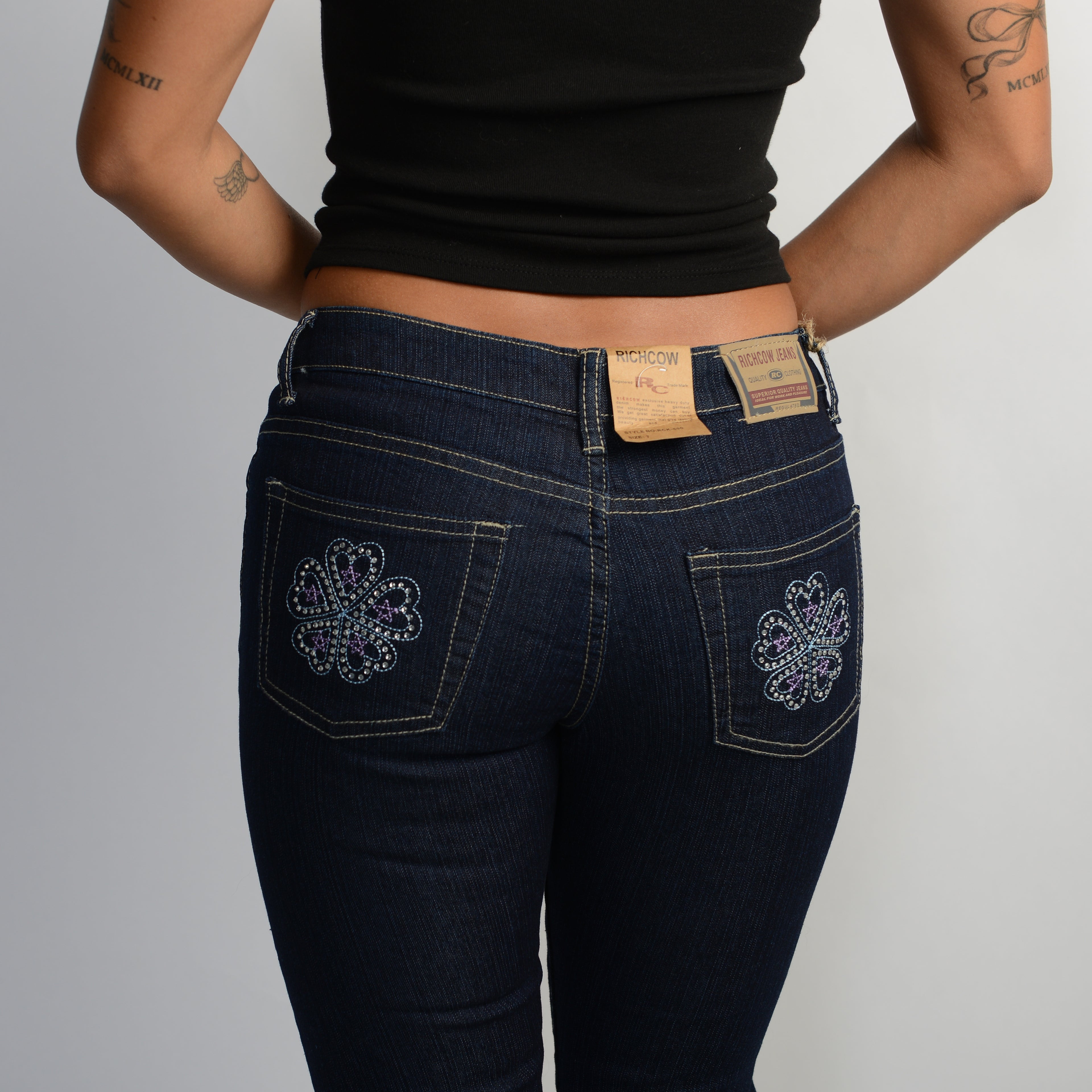 DARK WASH CAPRI JEANS