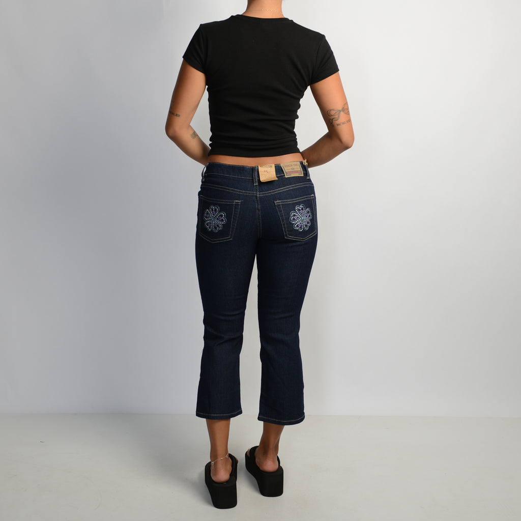 DARK WASH CAPRI JEANS