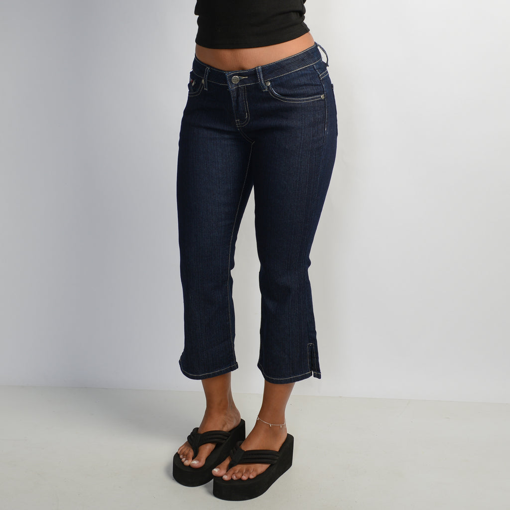 DARK WASH CAPRI JEANS