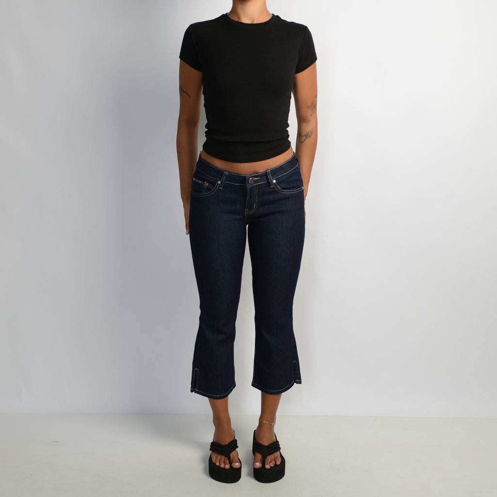 DARK WASH CAPRI JEANS