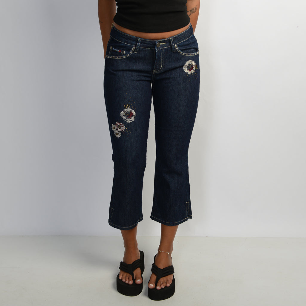 DARK WASH CAPRI JEANS