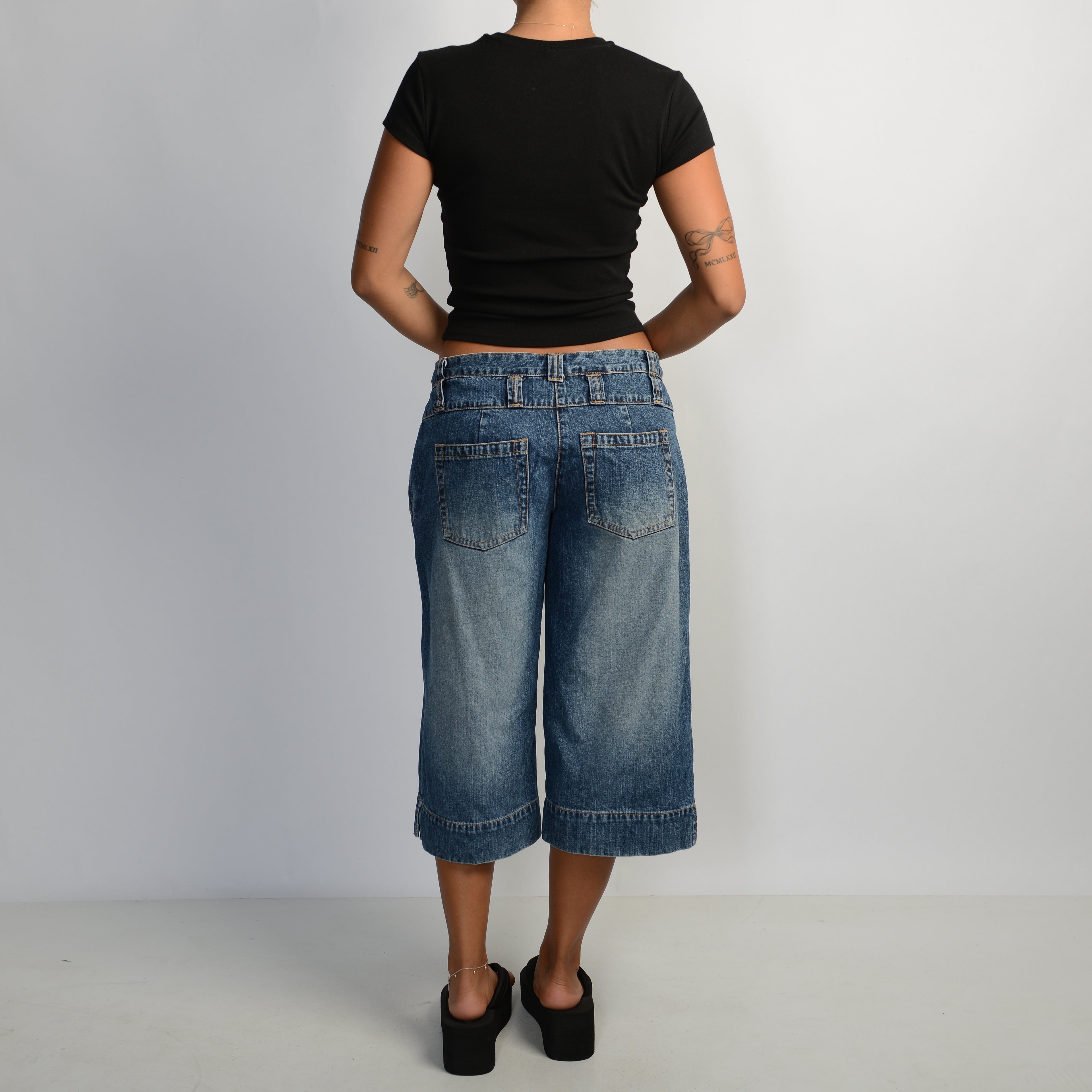 WIDE LEG CAPRI JEANS