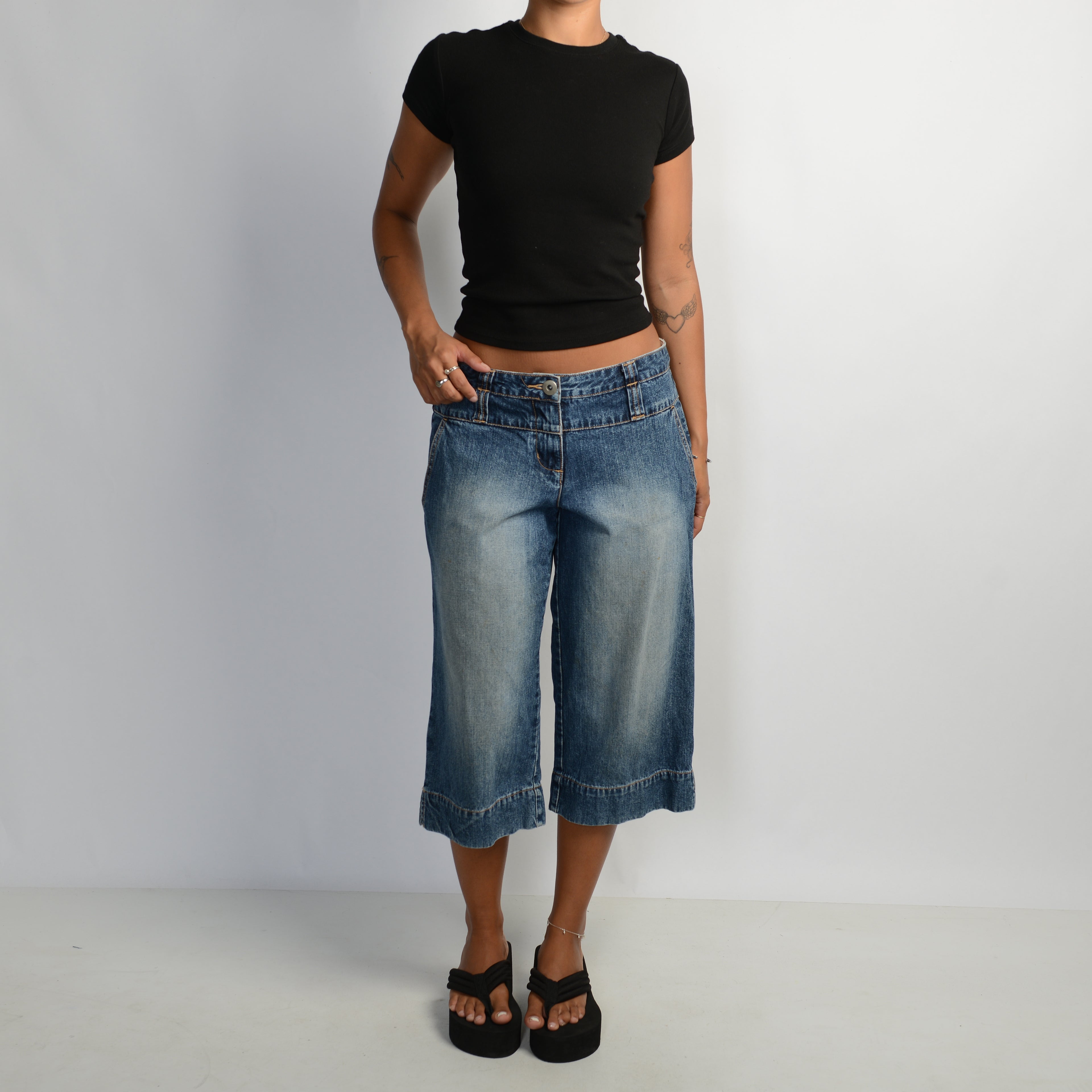 WIDE LEG CAPRI JEANS