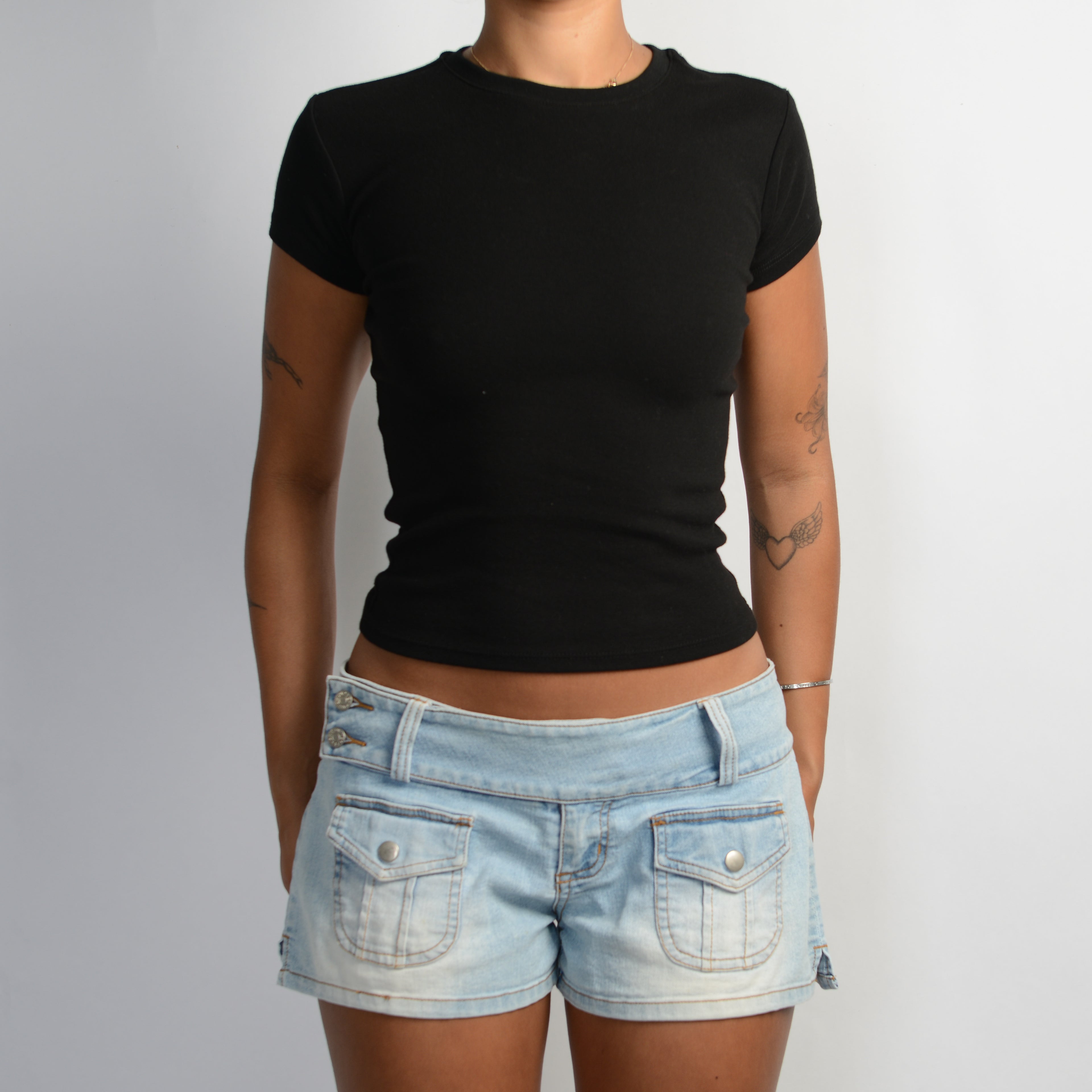 LIGHT WASH DENIM SHORTS